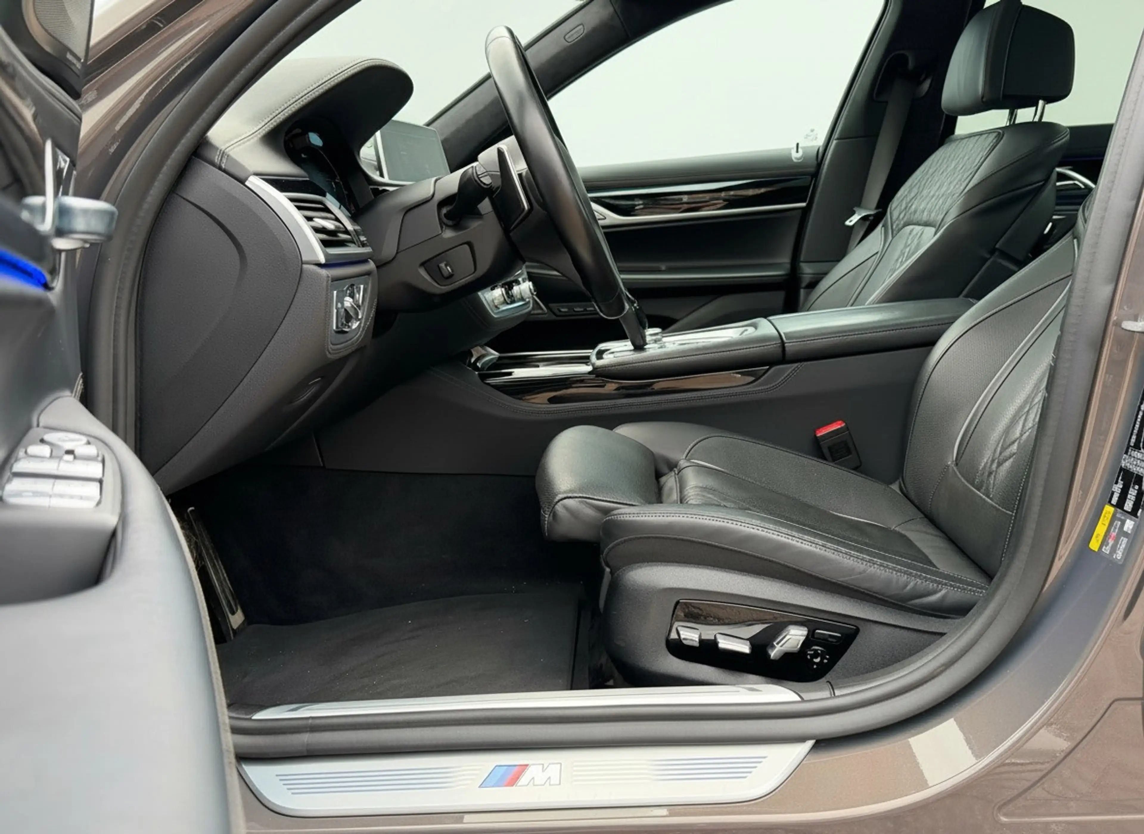 BMW 745 7-serie 745e M-Sport / Champagner Quartz / Massage — photo 9