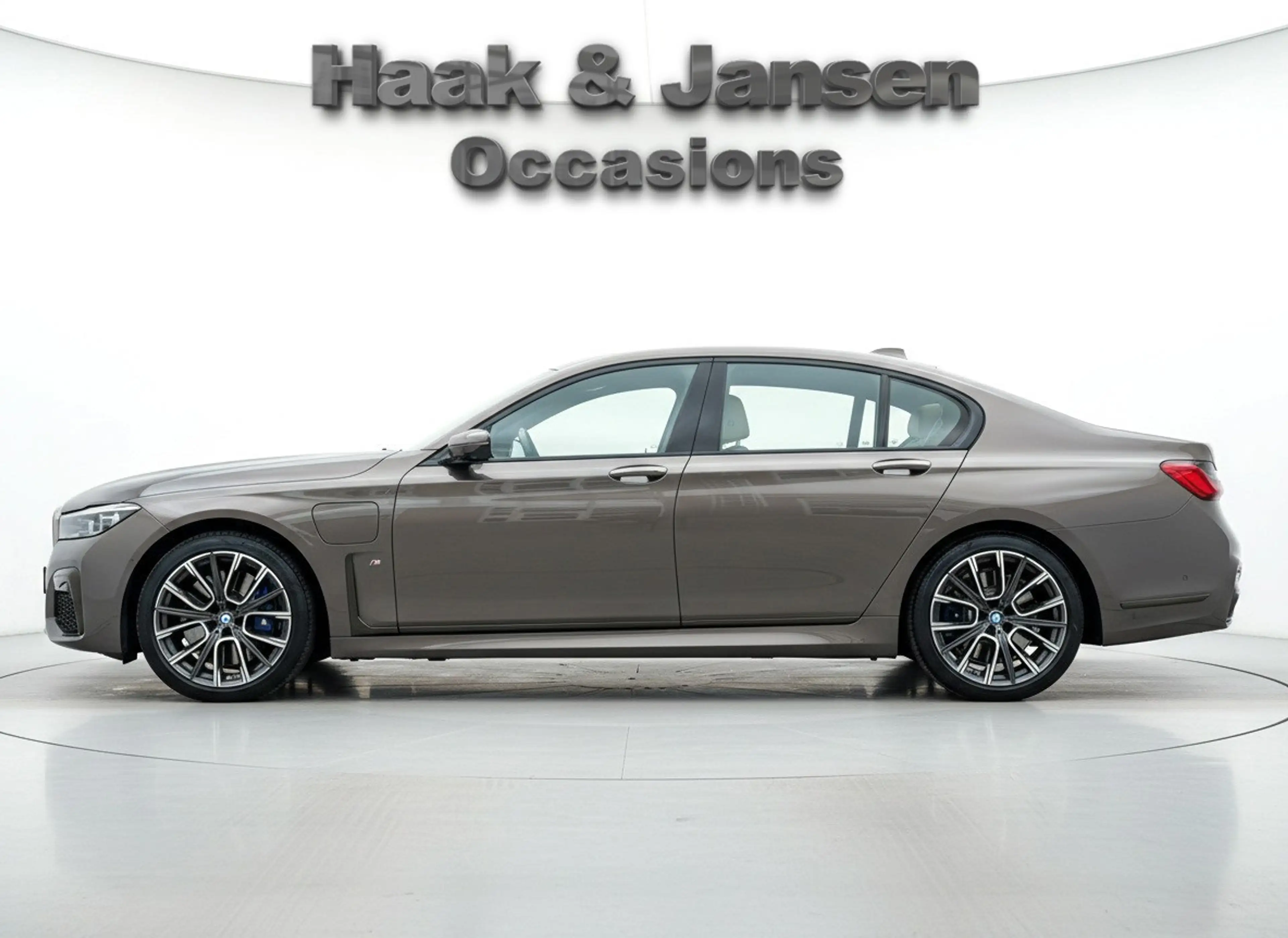 BMW 745 7-serie 745e M-Sport / Champagner Quartz / Massage — photo 6