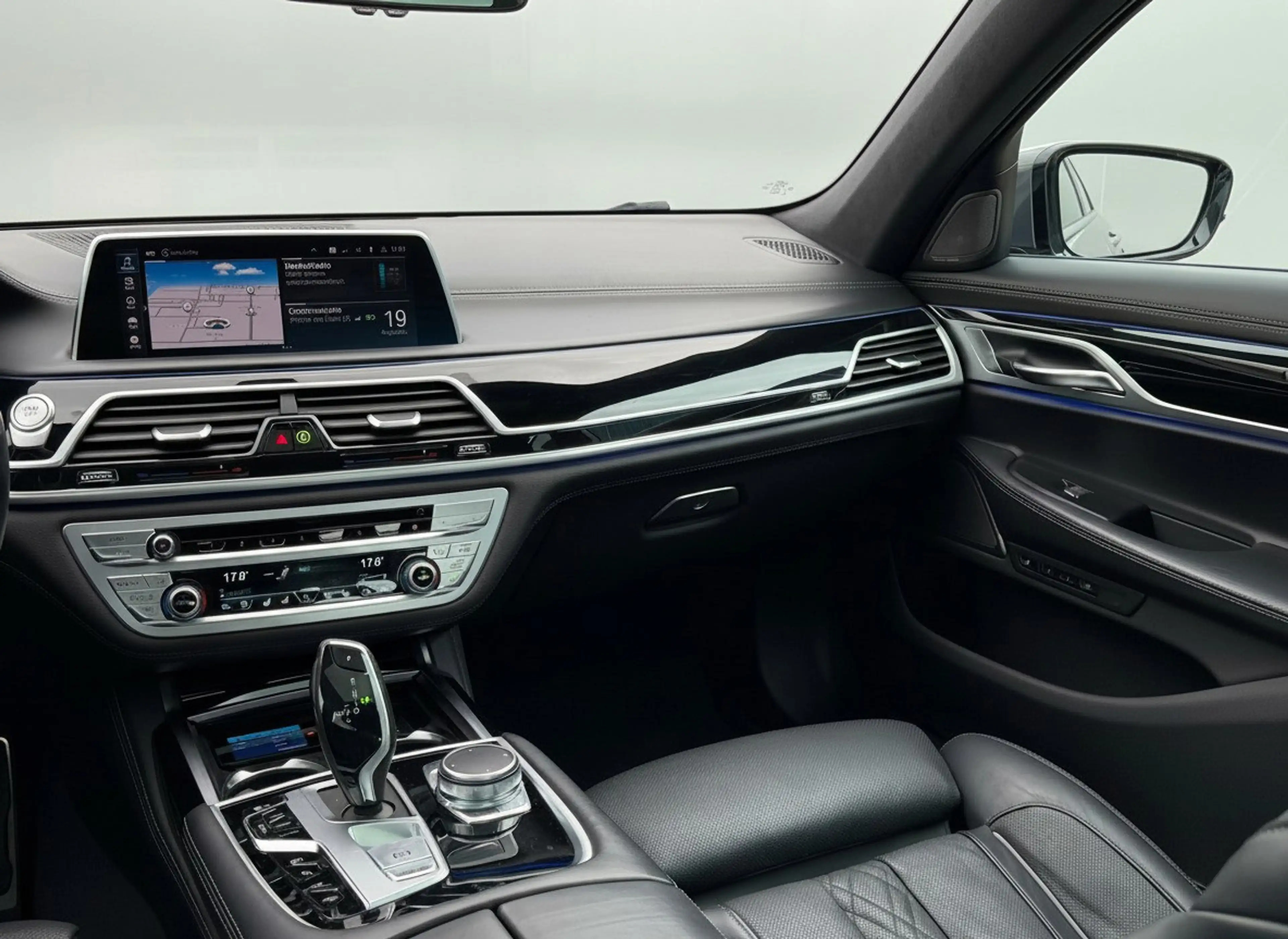 BMW 745 7-serie 745e M-Sport / Champagner Quartz / Massage — photo 14