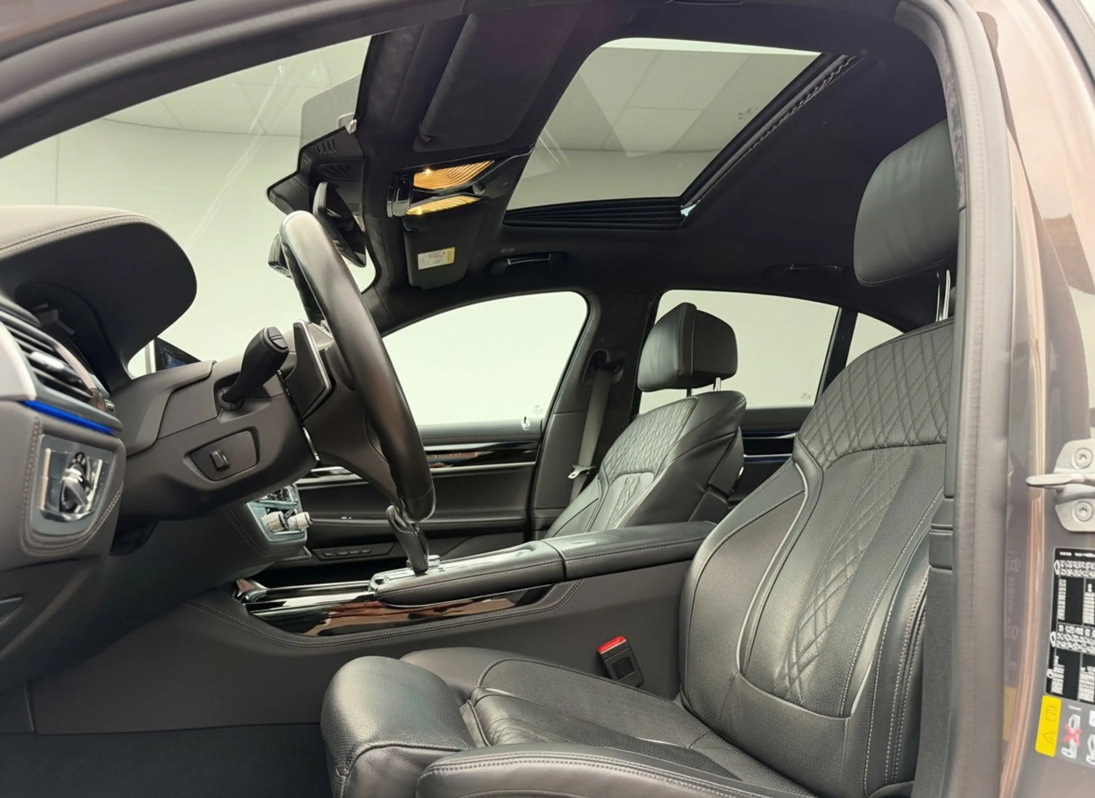 BMW 745 7-serie 745e M-Sport / Champagner Quartz / Massage — photo 11