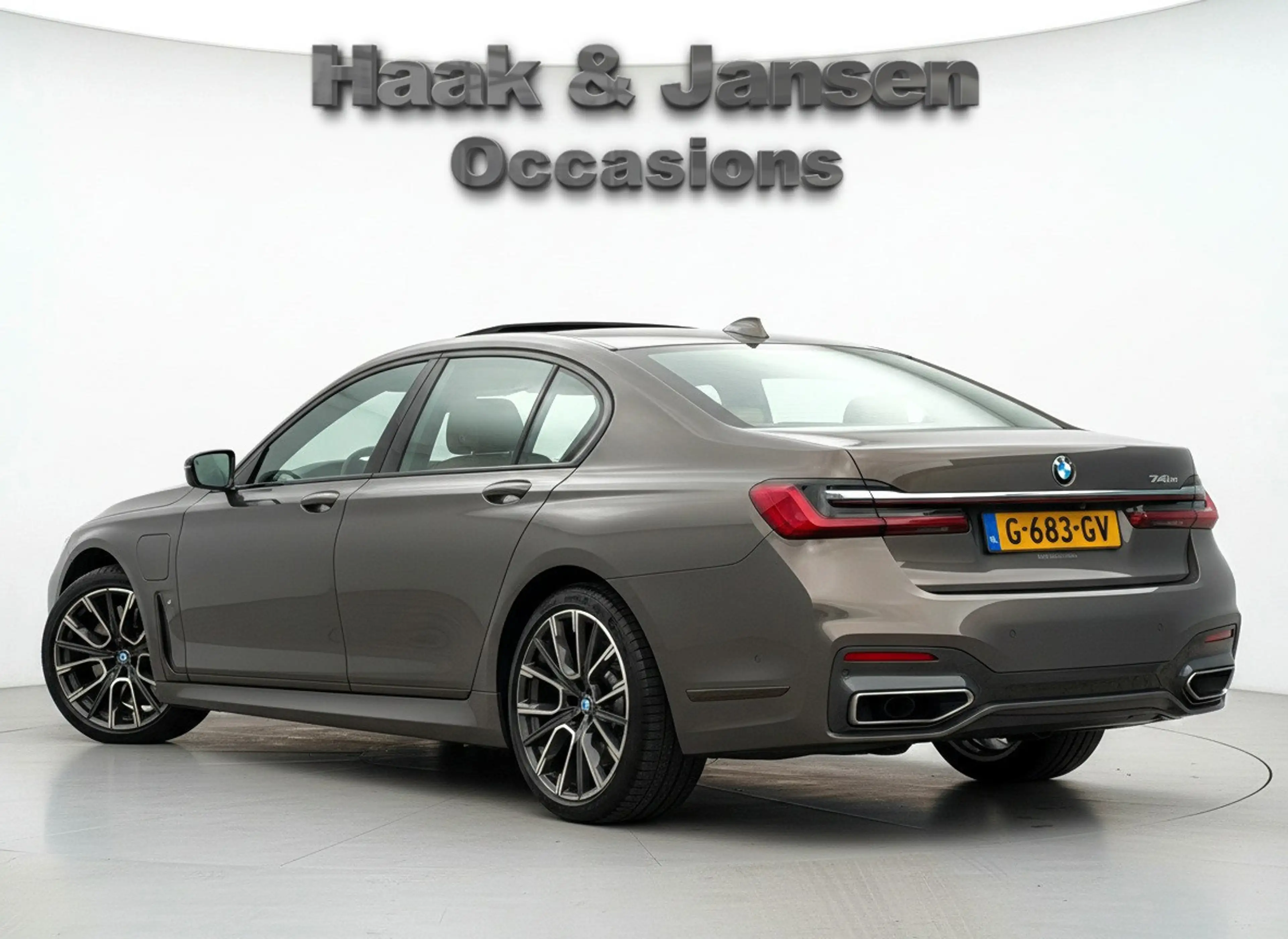BMW 745 7-serie 745e M-Sport / Champagner Quartz / Massage — photo 3