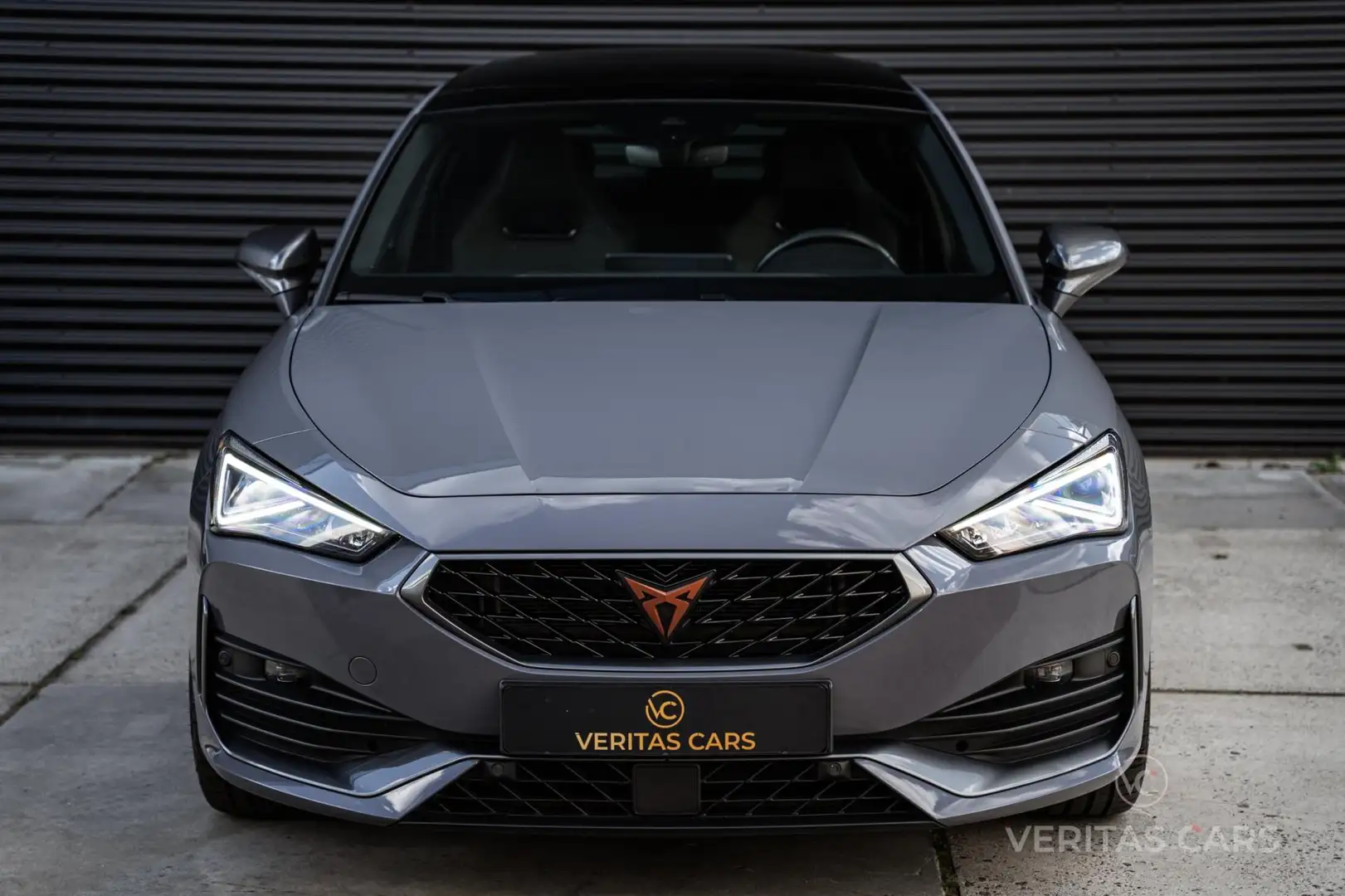 CUPRA Leon 1.4 e-Hybrid VZ Copper Edition|245PK|Pano|Drive Pr Grau - 2