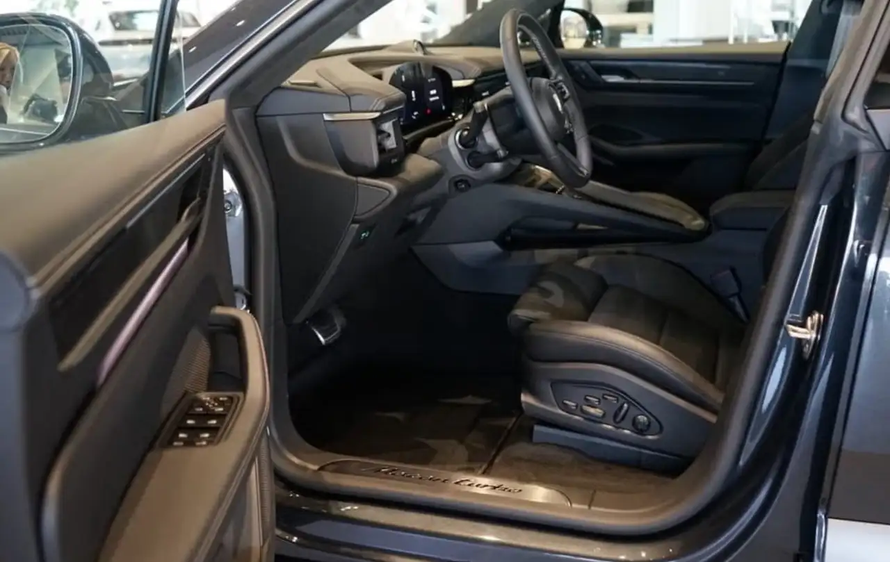 Porsche Macan Electric Turbo 10