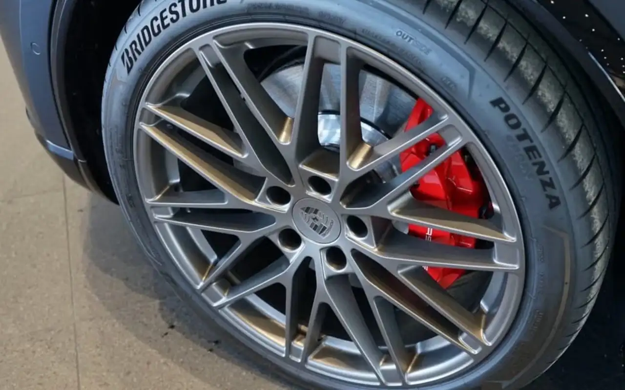 Porsche Macan Electric Turbo 4