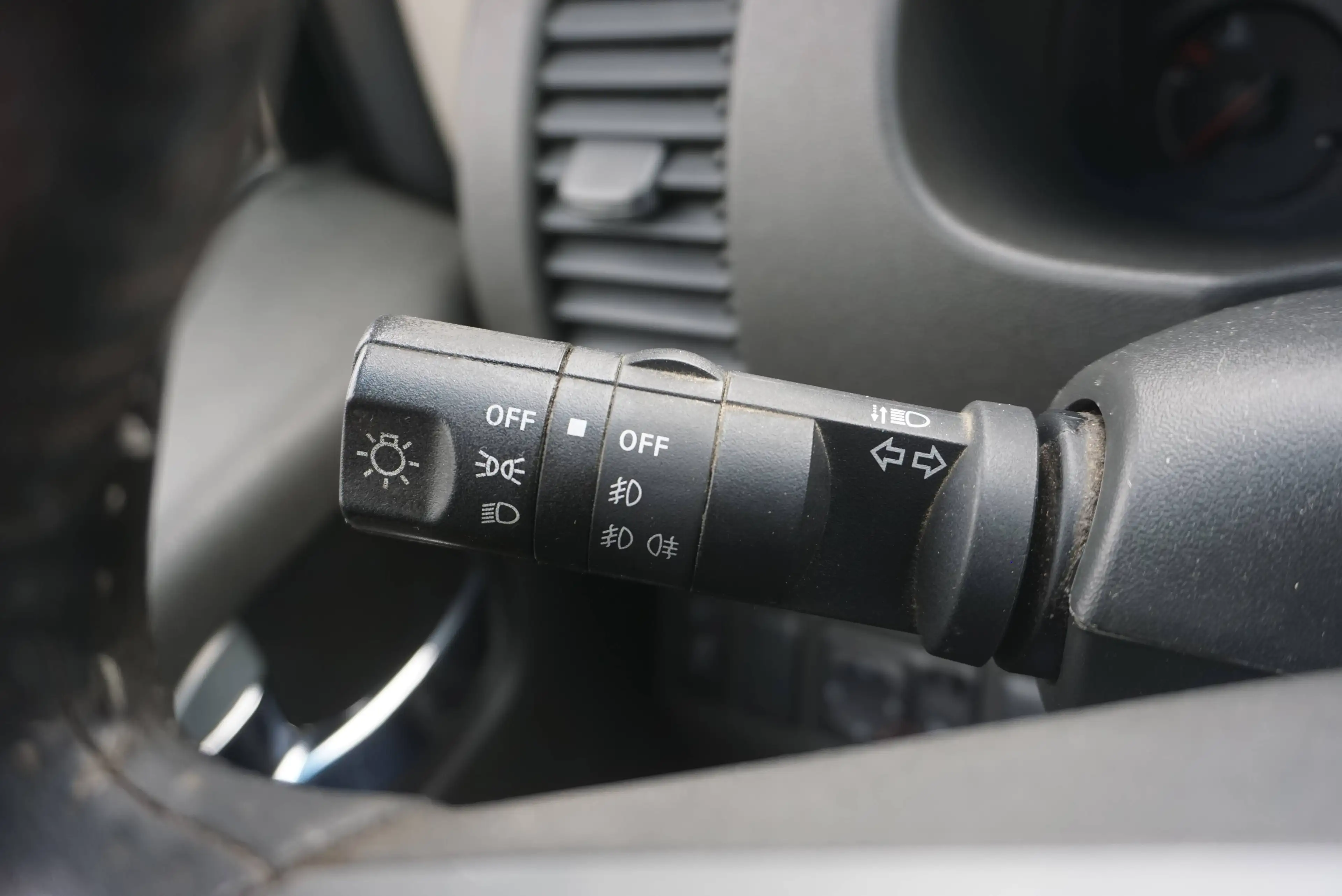 Nissan Navara 2.5 dCi 4x4 NAVI-CAMERA UTILITAIRE — photo 12