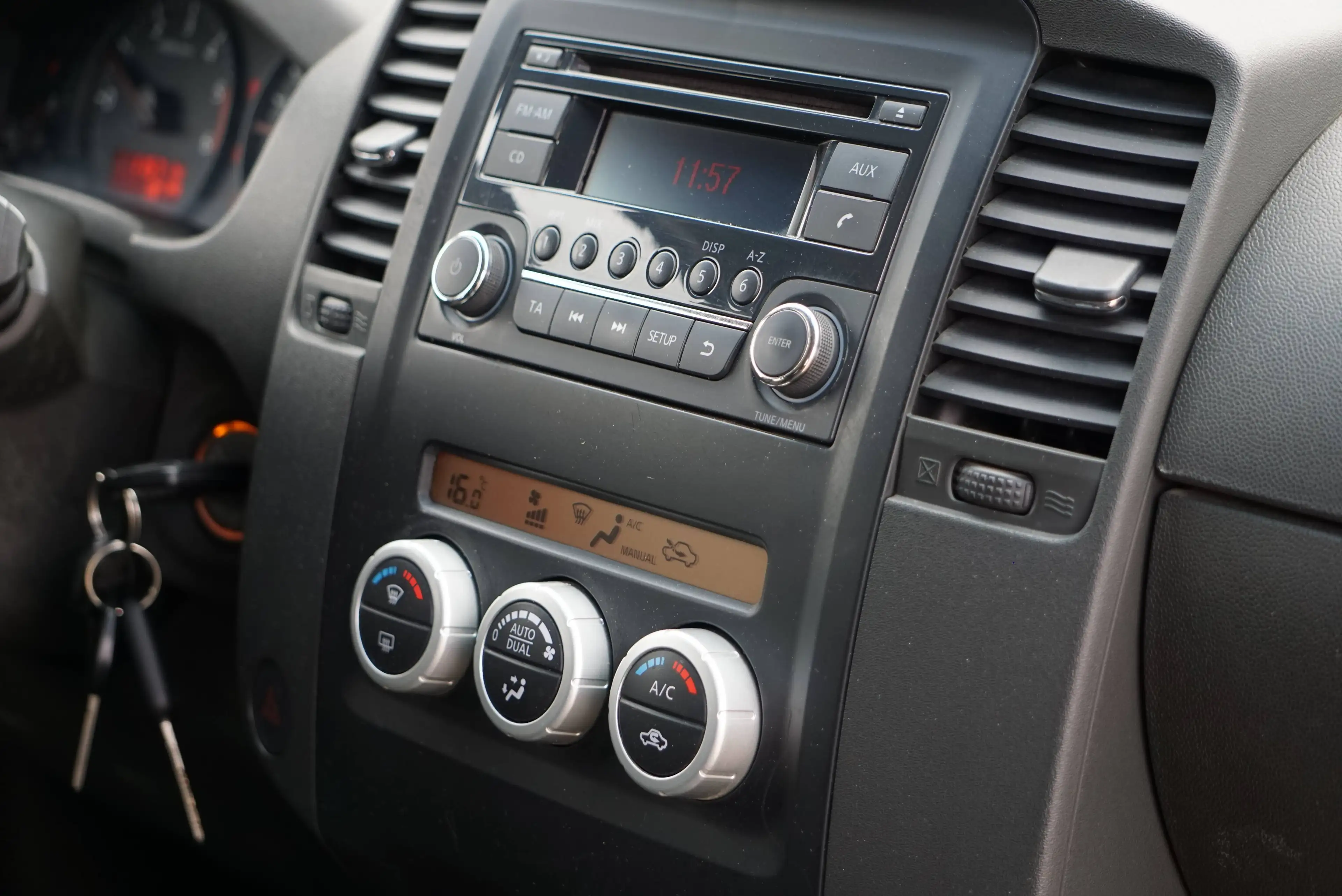Nissan Navara 2.5 dCi 4x4 NAVI-CAMERA UTILITAIRE — photo 6