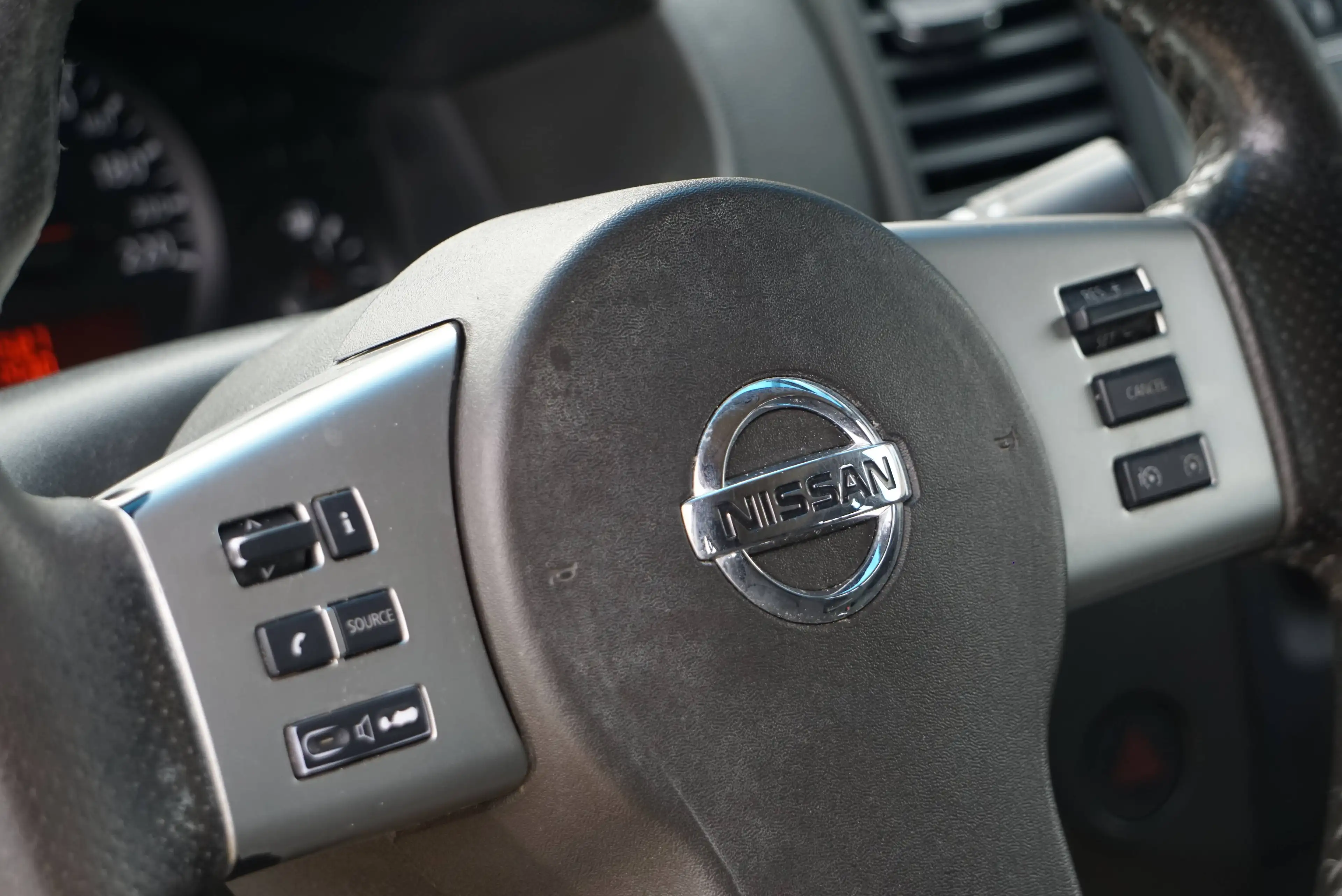 Nissan Navara 2.5 dCi 4x4 NAVI-CAMERA UTILITAIRE — photo 9
