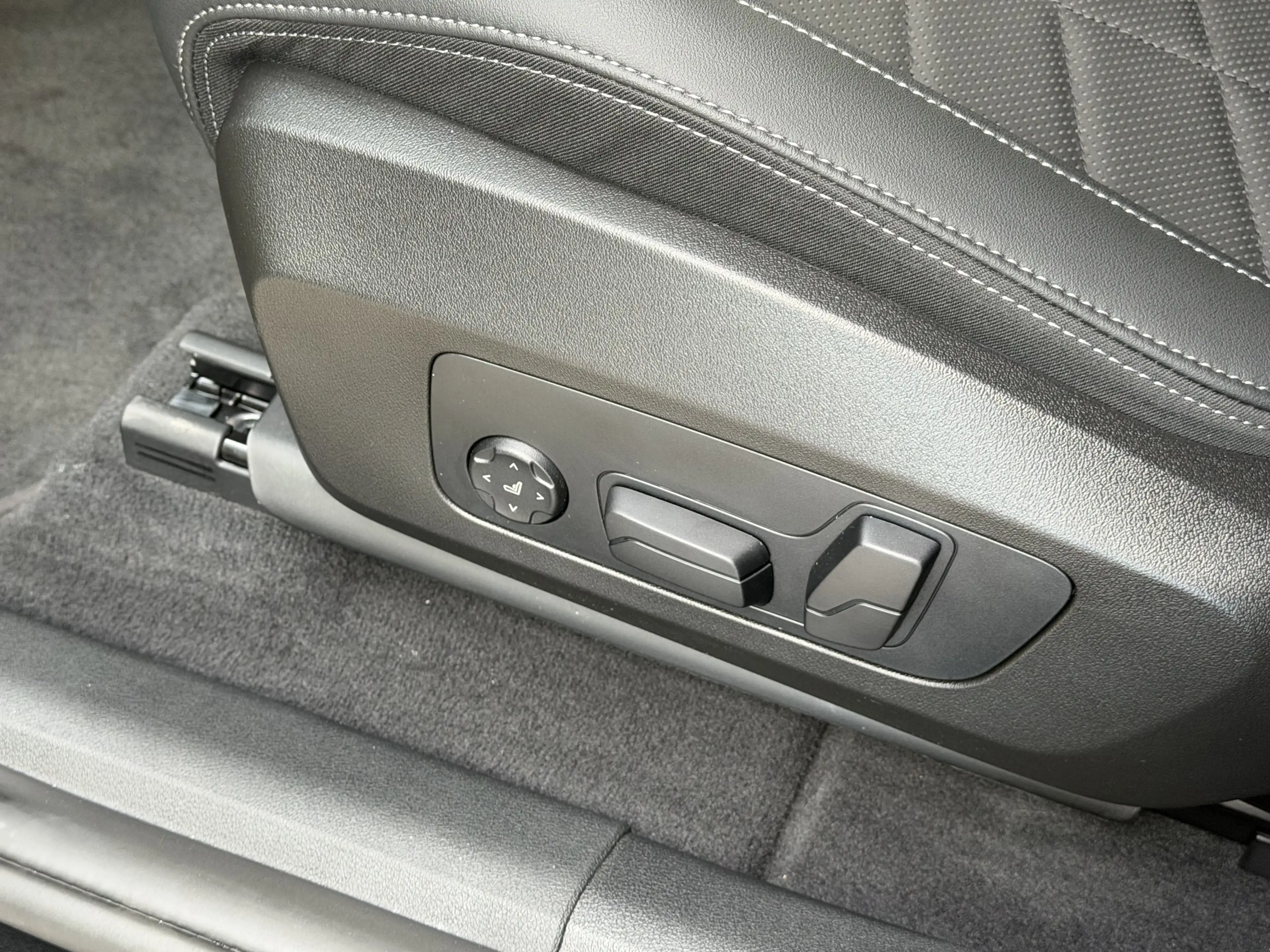 BMW X1 eDrive20 M Sport Pro ACC H&K MemorySitze LED — photo 13