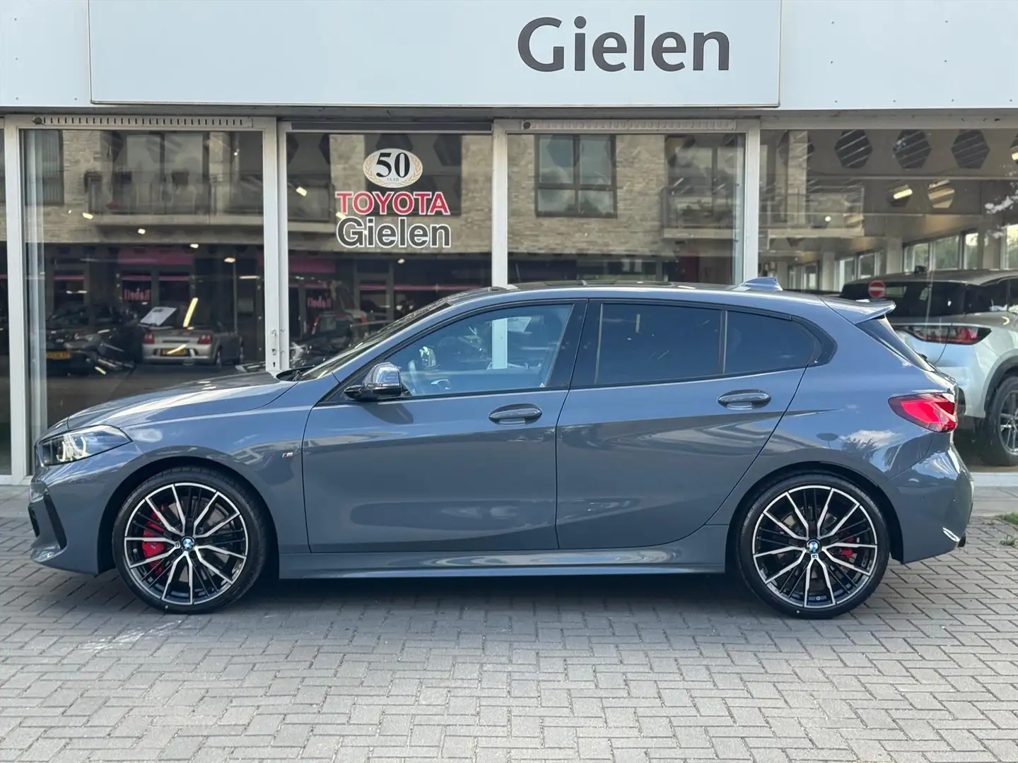 BMW 118 1-Serie (f40) 118i M Sport | Panoramadak, 19 inch, Grau - 2