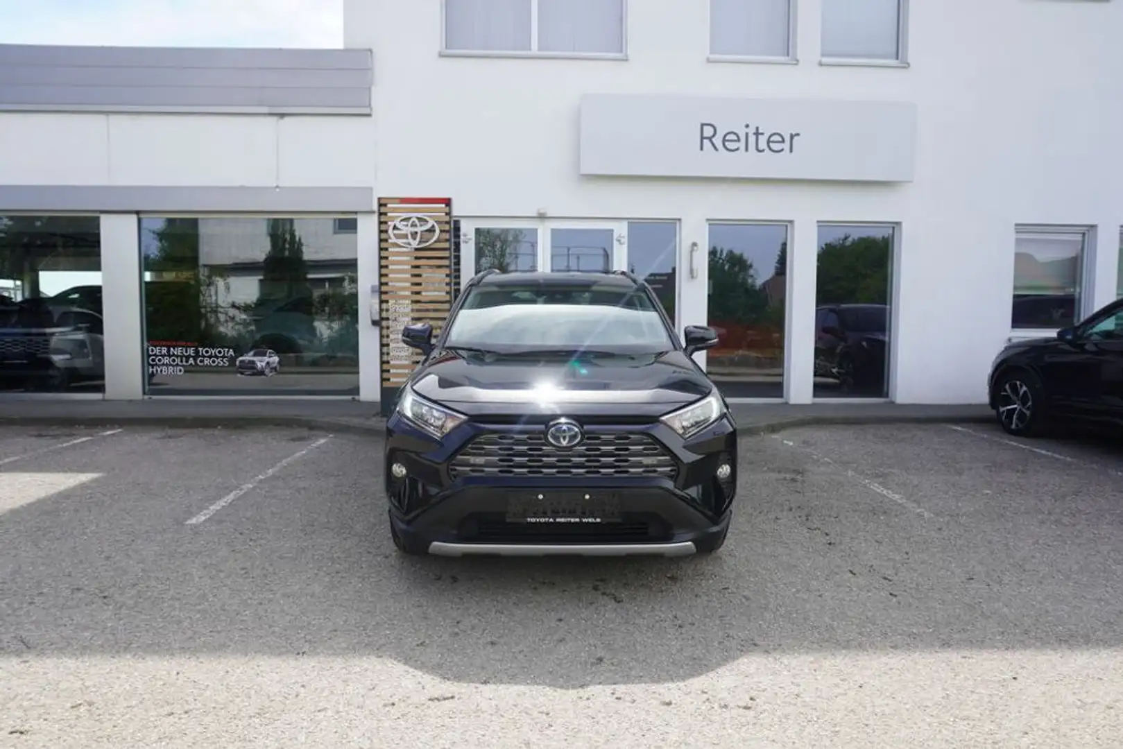 Toyota RAV 4 2,5 Hybrid Active 2WD Aut. Schwarz - 1