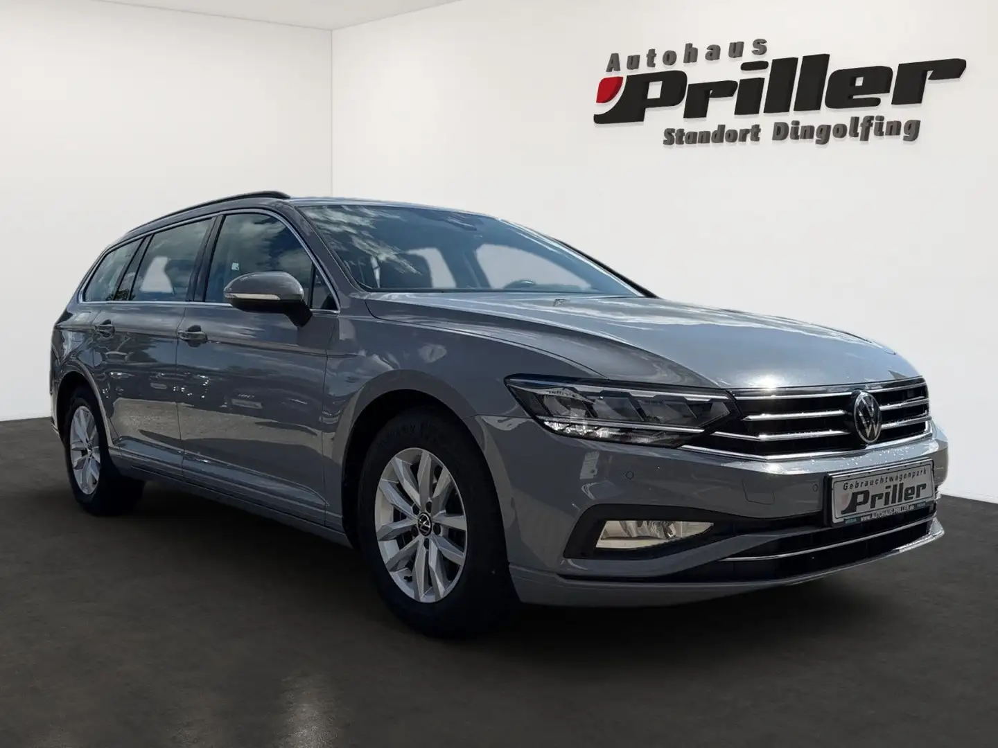 Volkswagen Passat Variant 2.0 TDI DSG Business/Navi/LED/DAB Grau - 2