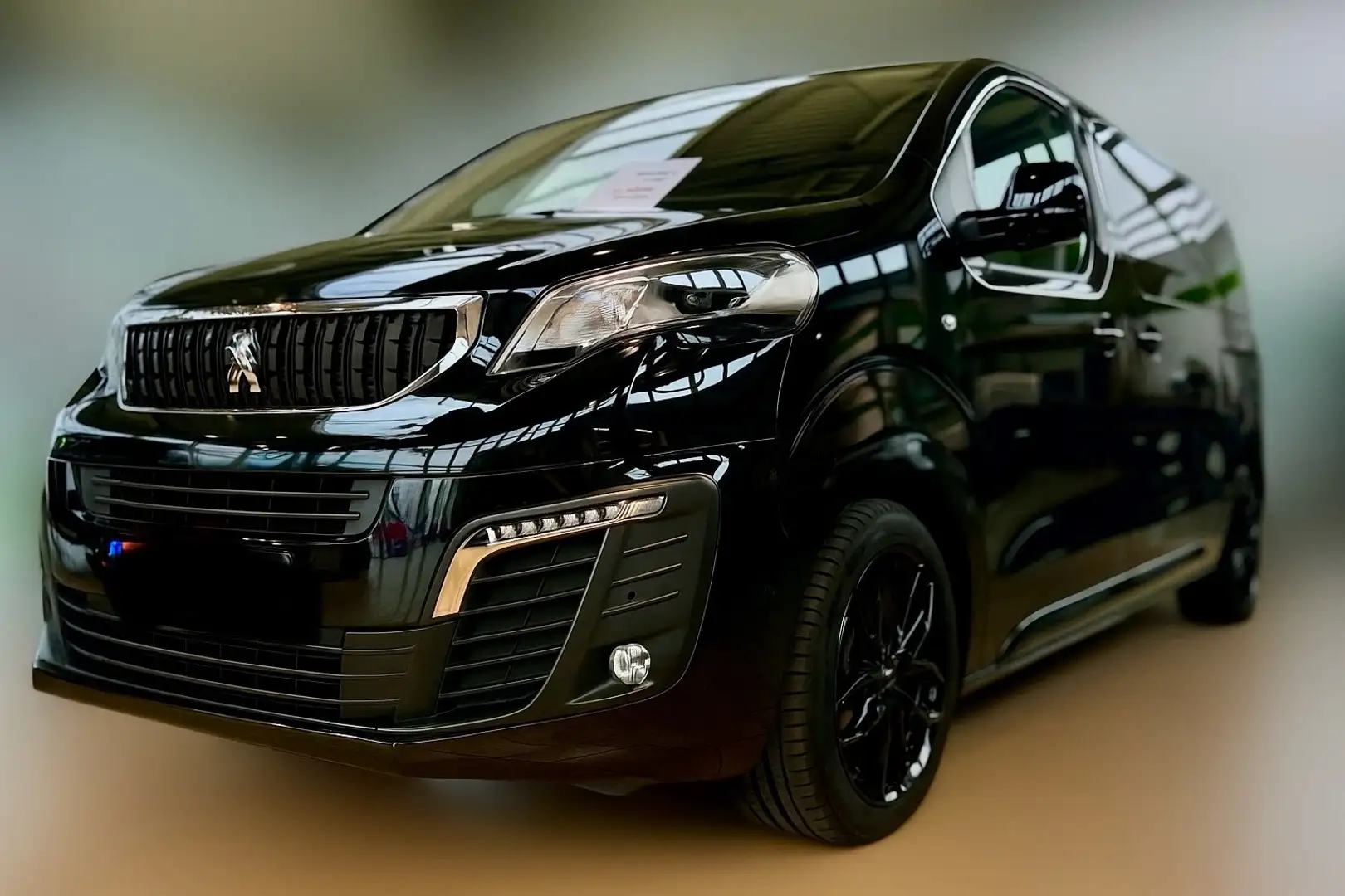 Peugeot Traveller L2 2.0 BlueHDi 180 EAT8 Business VIP Schwarz - 1