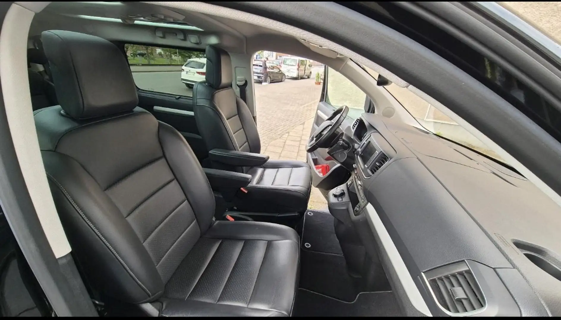 Peugeot Traveller L2 2.0 BlueHDi 180 EAT8 Business VIP Schwarz - 2