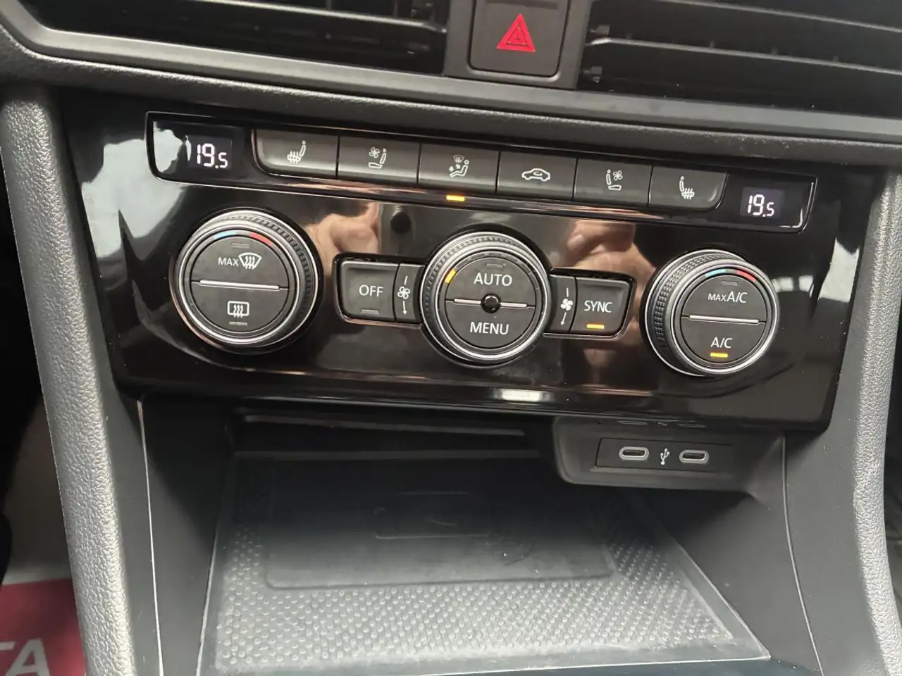 Volkswagen Jetta снимка Volkswagen Jetta