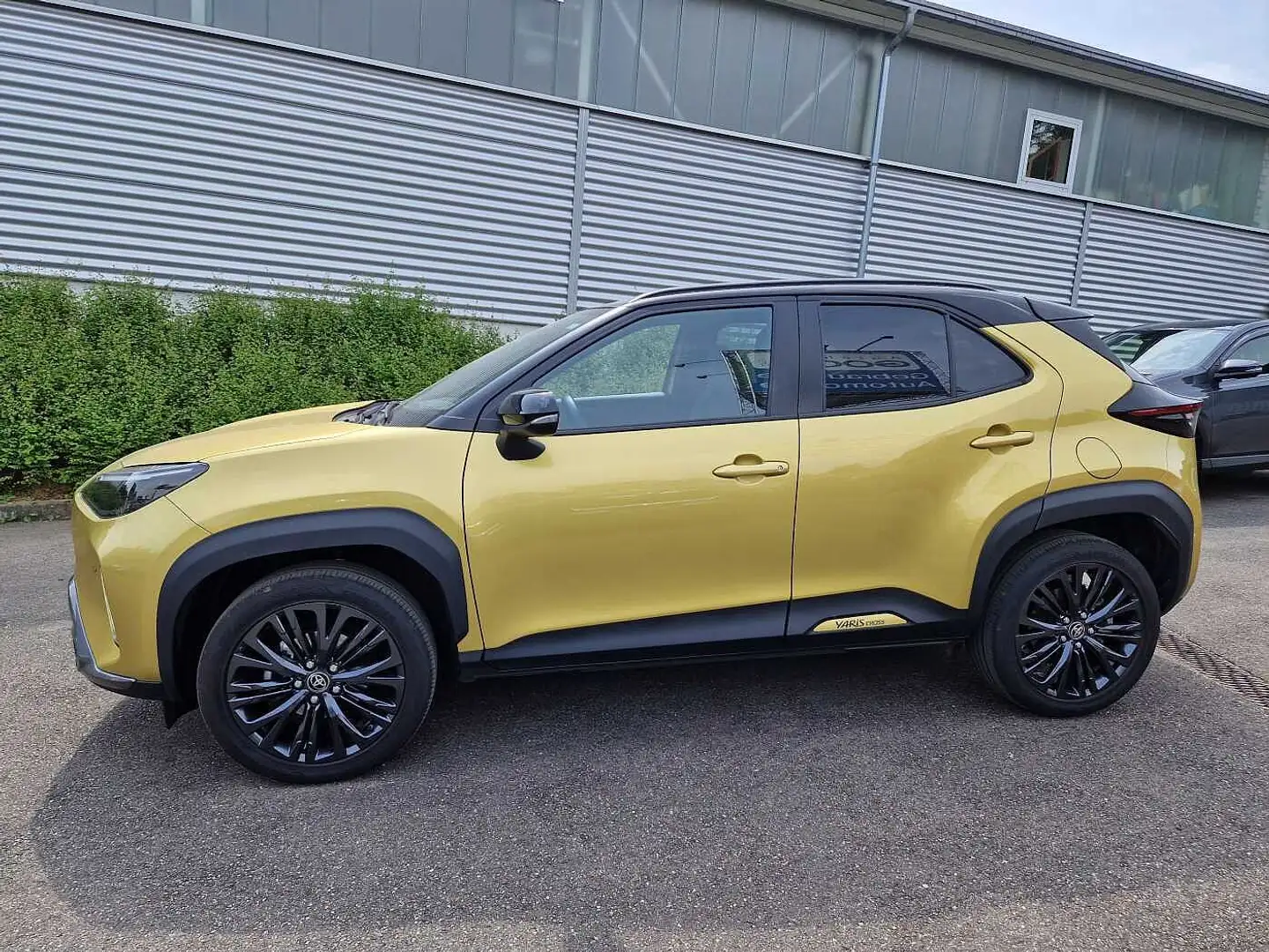 Toyota Yaris Cross Hybrid 1.5 VVT-i AWD-i Adventure Goud - 2