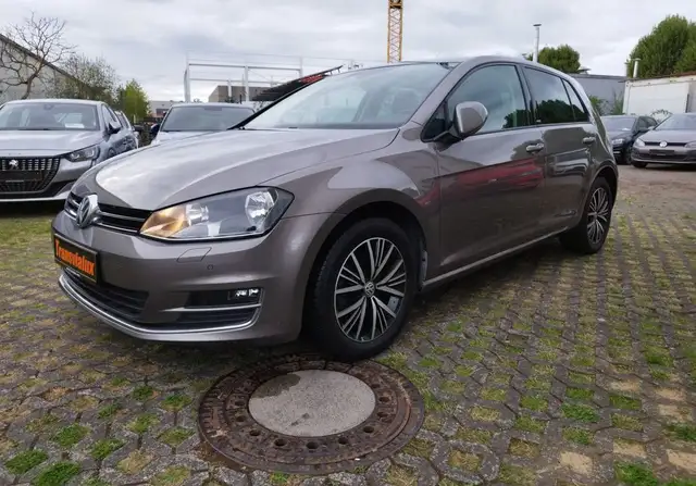 Volkswagen Golf view 2