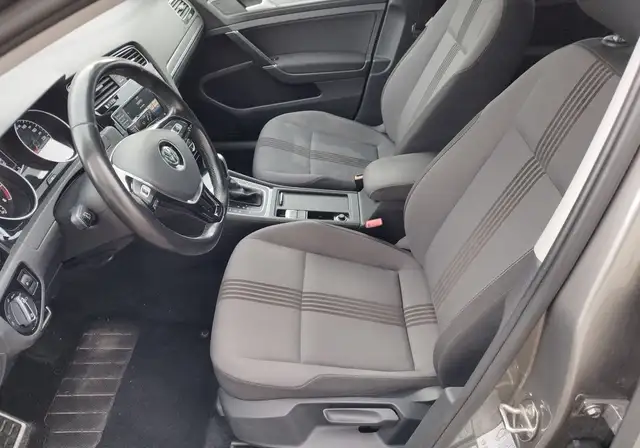 Volkswagen Golf view 6