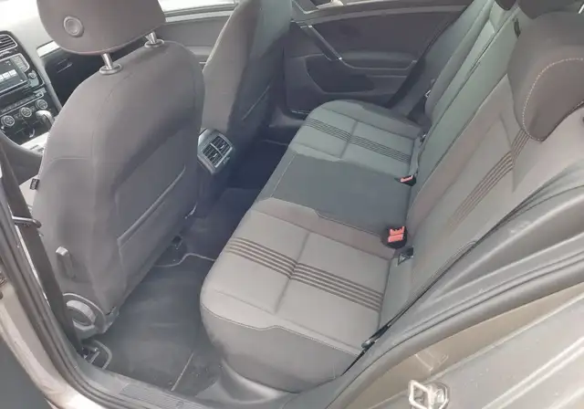 Volkswagen Golf view 9