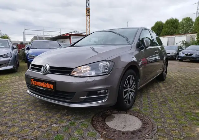 Volkswagen Golf view 3