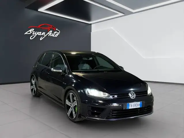 Volkswagen Golf view 2