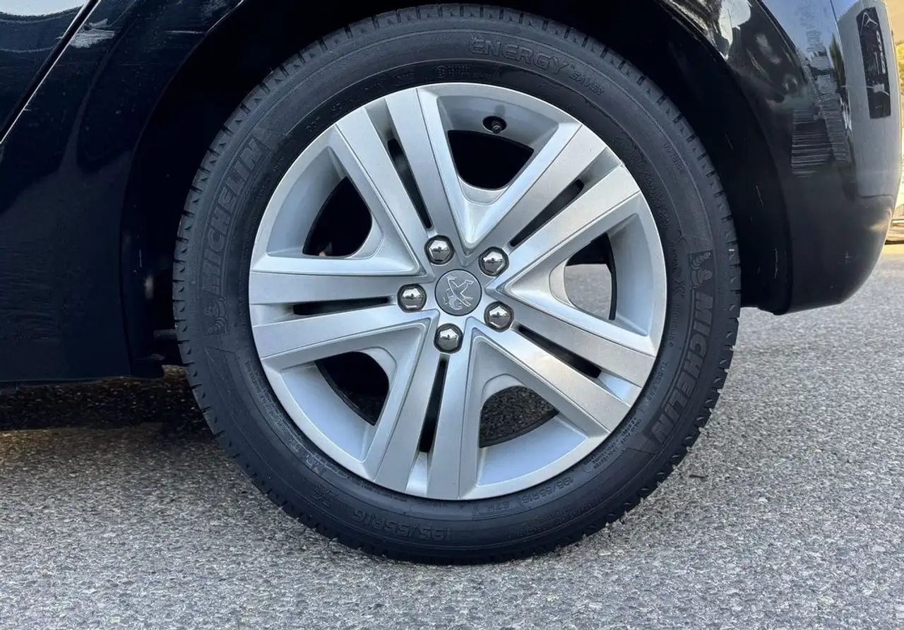 Peugeot 208 208 — photo 22