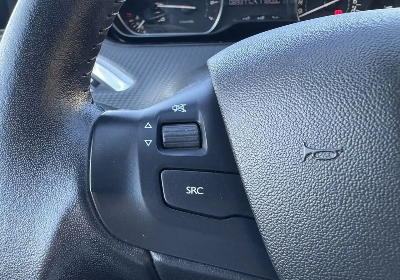 Peugeot 208 208 — photo 17