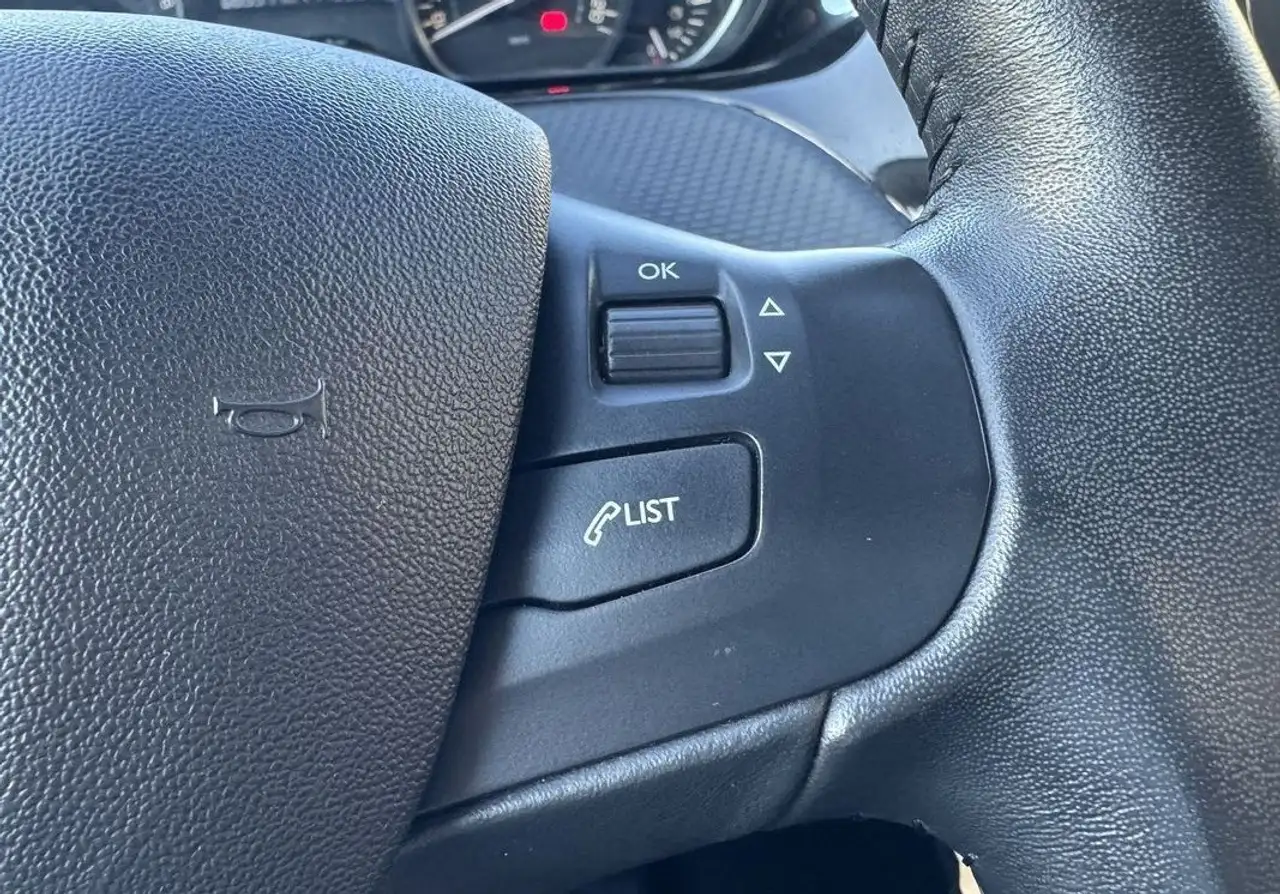 Peugeot 208 208 — photo 16