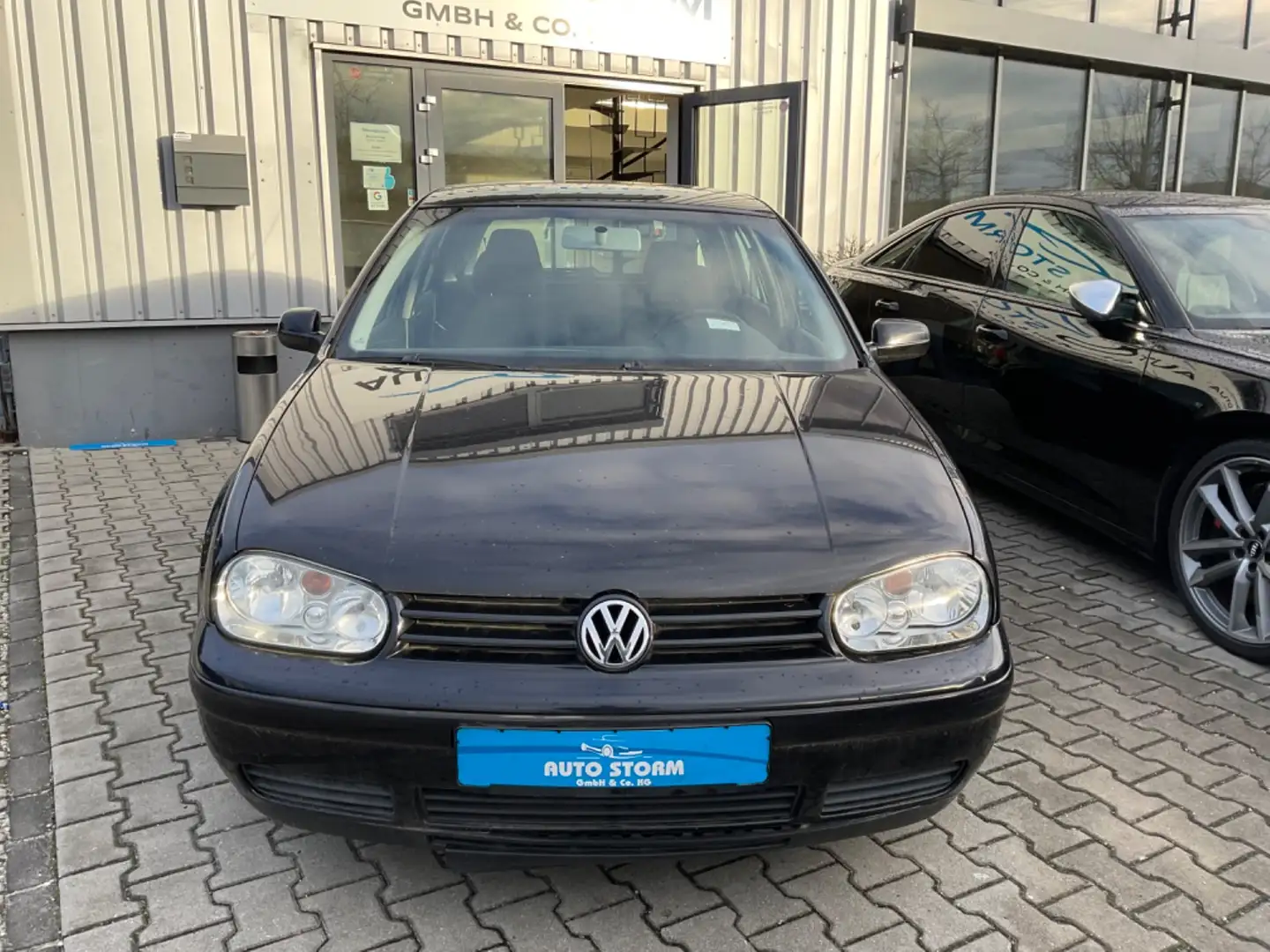 Volkswagen Golf IV 1.6 FSI Pacific*KlimaA*  KlimaA Schwarz - 2