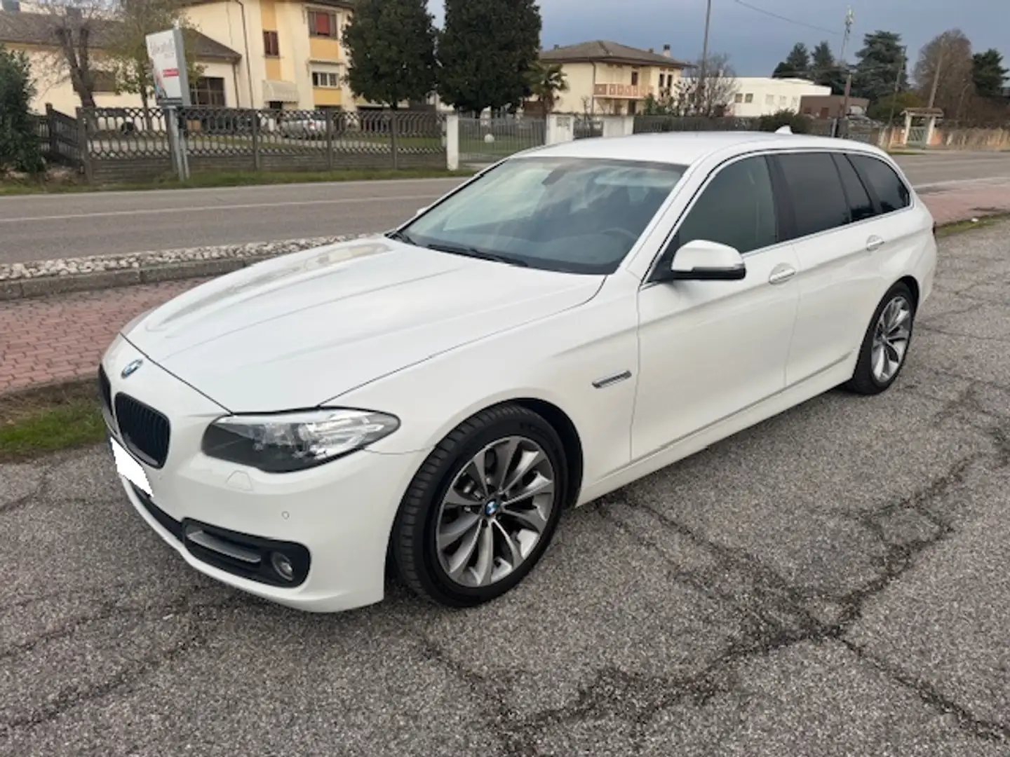 BMW 520 520d Touring Business 190cv auto Bianco - 1