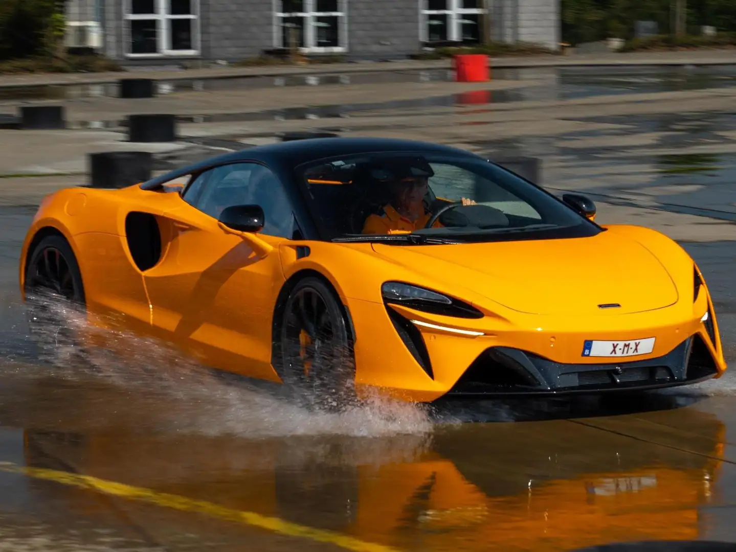 McLaren Artura Hybrid 2023 Naranja - 1