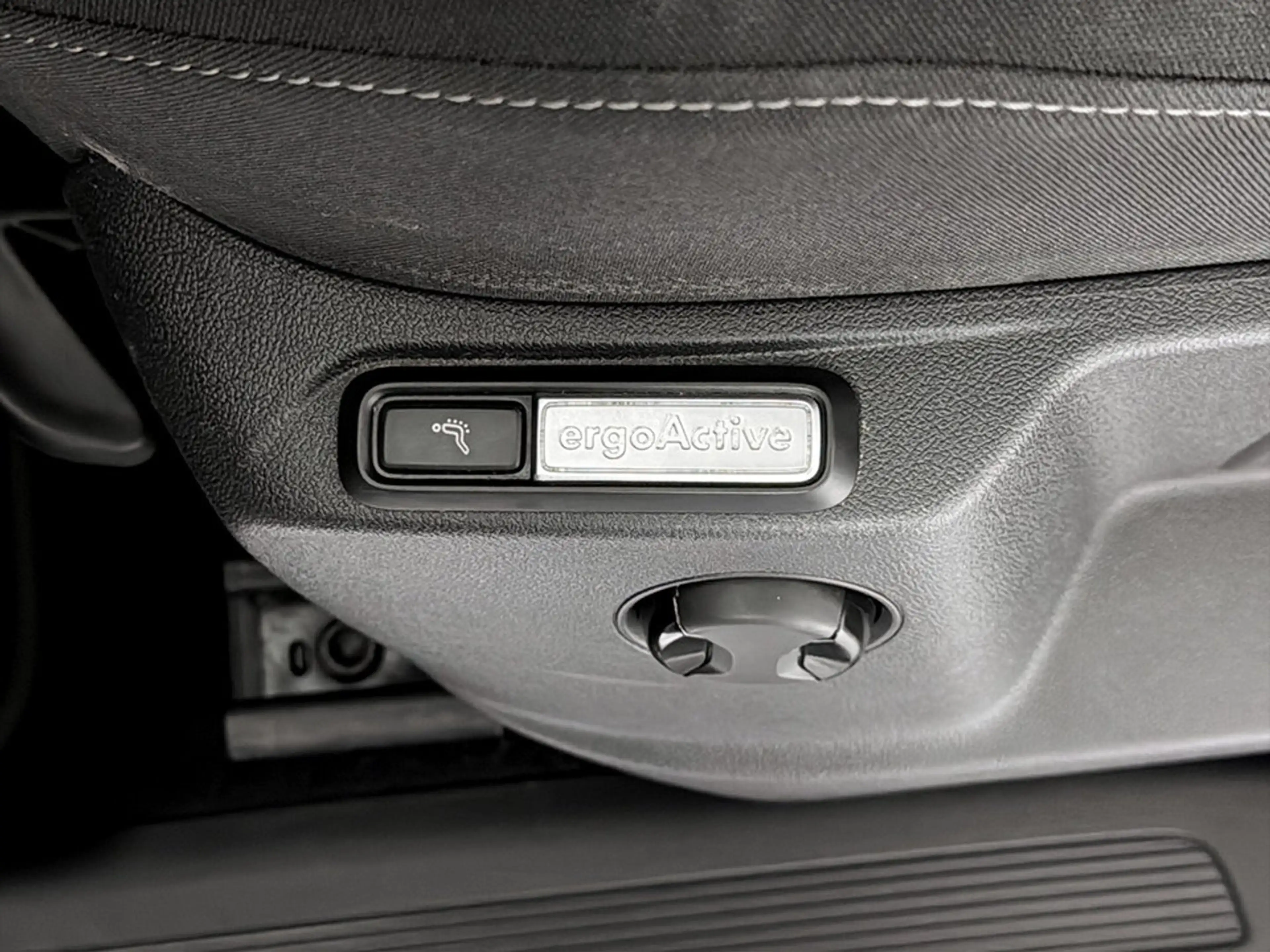 Volkswagen Tiguan Allspace Life TDI DSG — photo 17