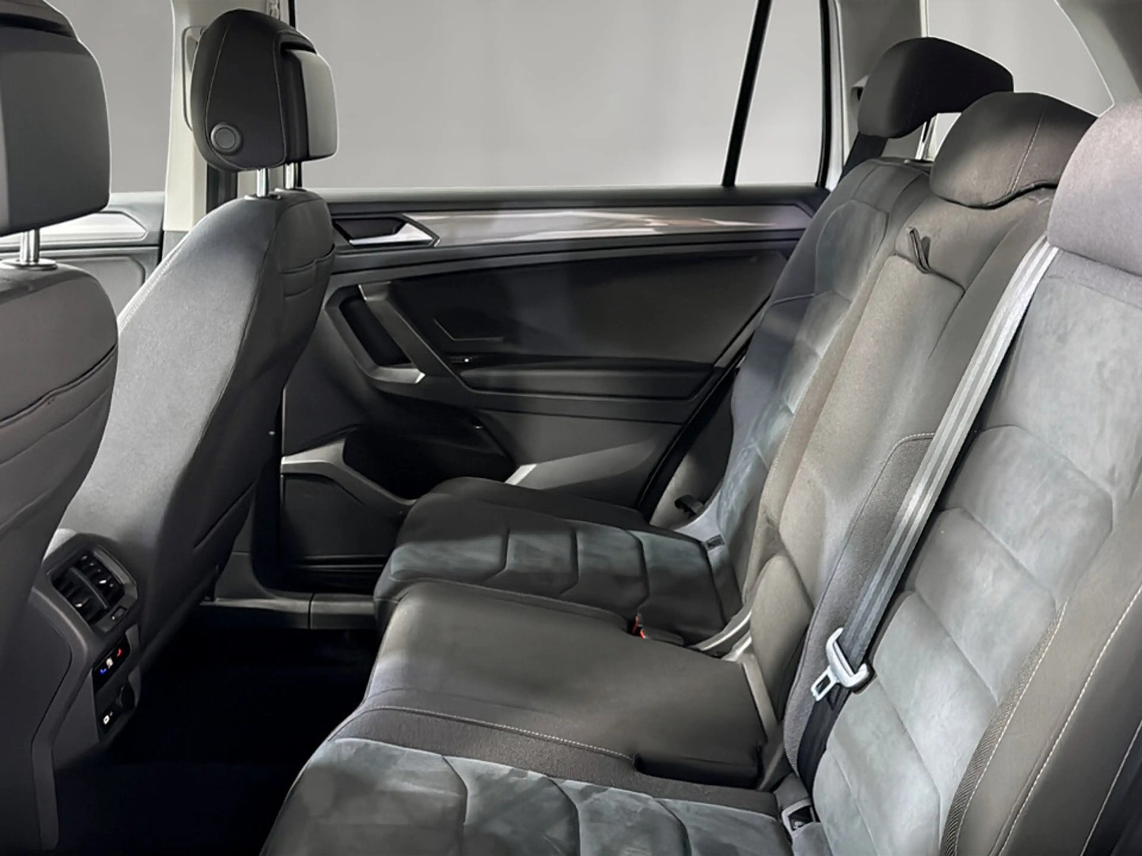 Volkswagen Tiguan Allspace Life TDI DSG — photo 8