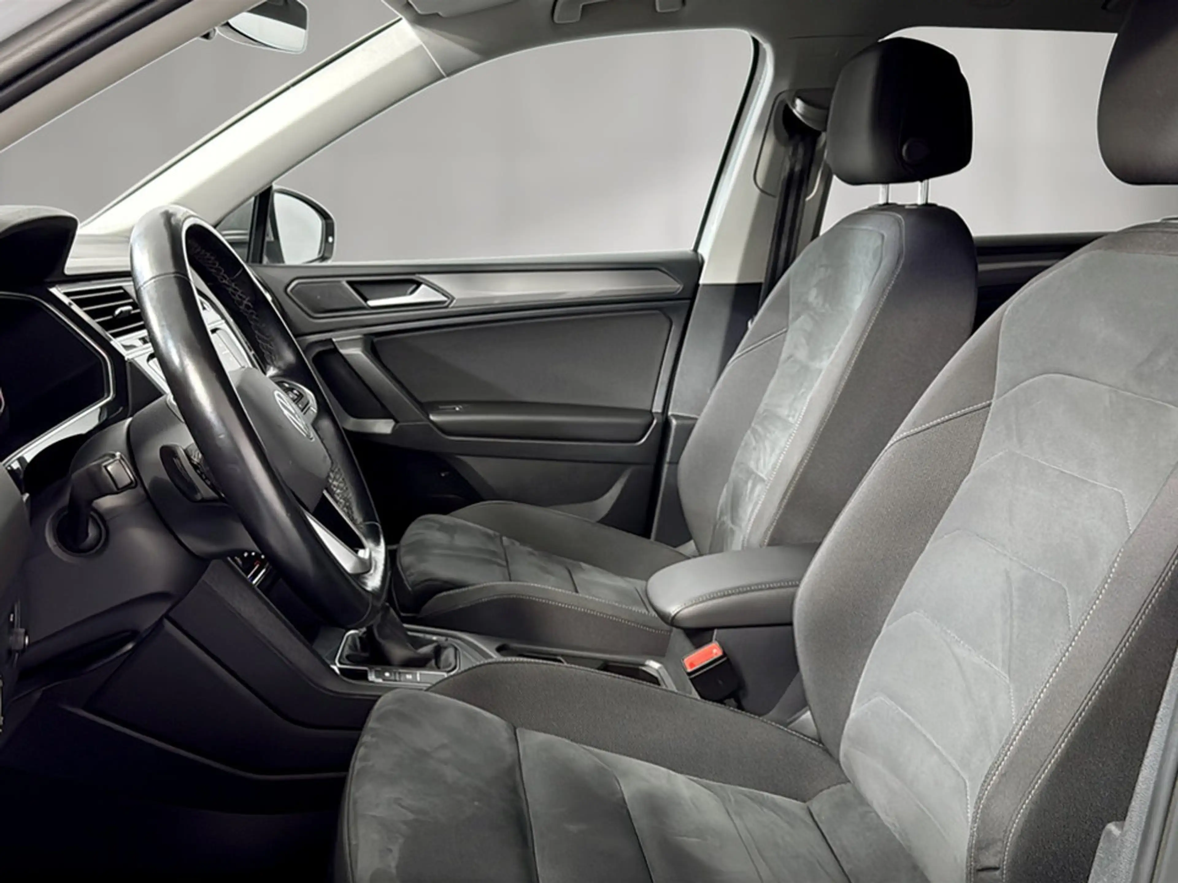 Volkswagen Tiguan Allspace Life TDI DSG — photo 16