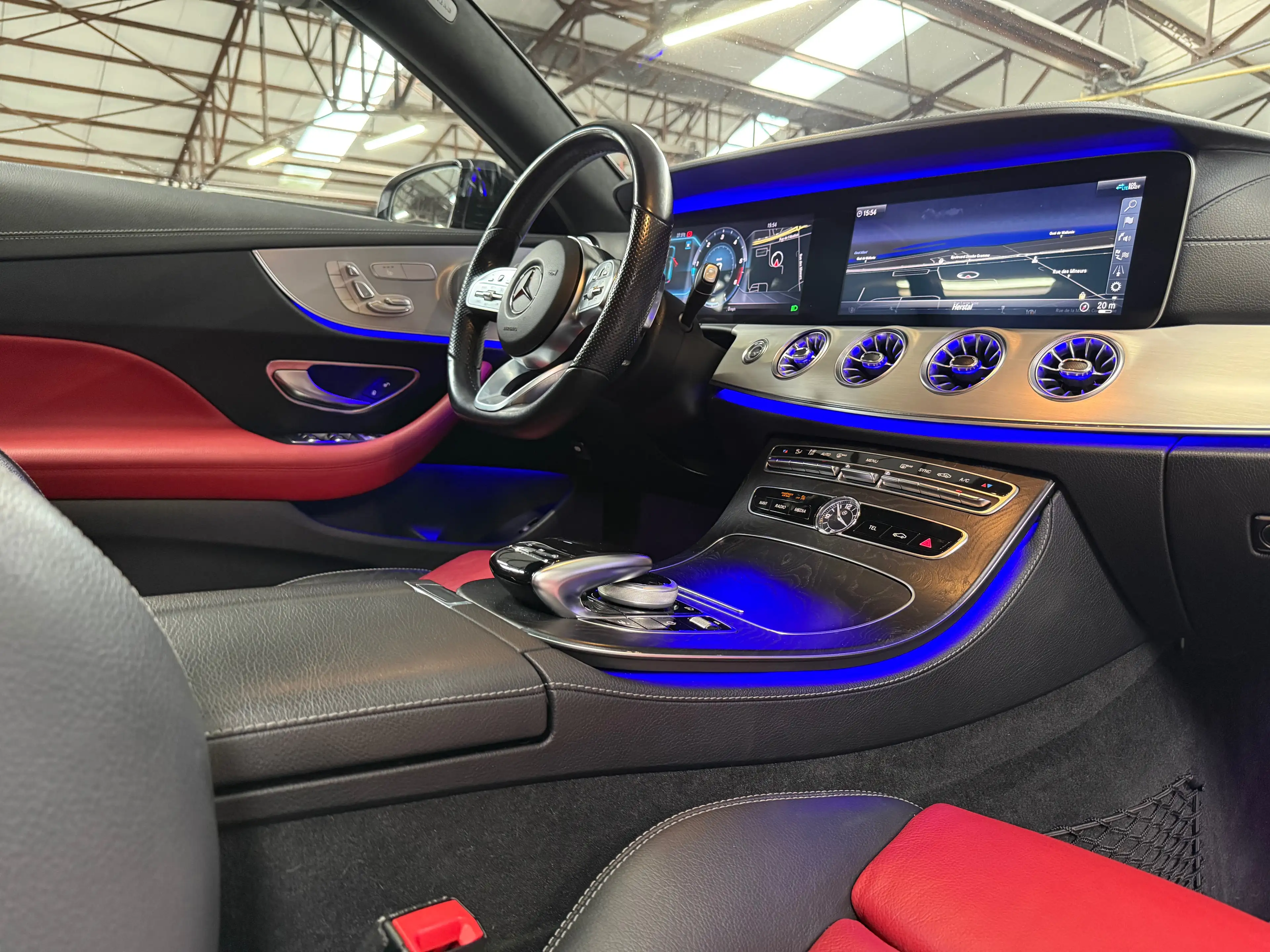 Mercedes-Benz E 220 d * PACK AMG * PANO * BURMESTER * CAMERA 360 * KEYLESS * CARNET * GARANTIE — photo 15