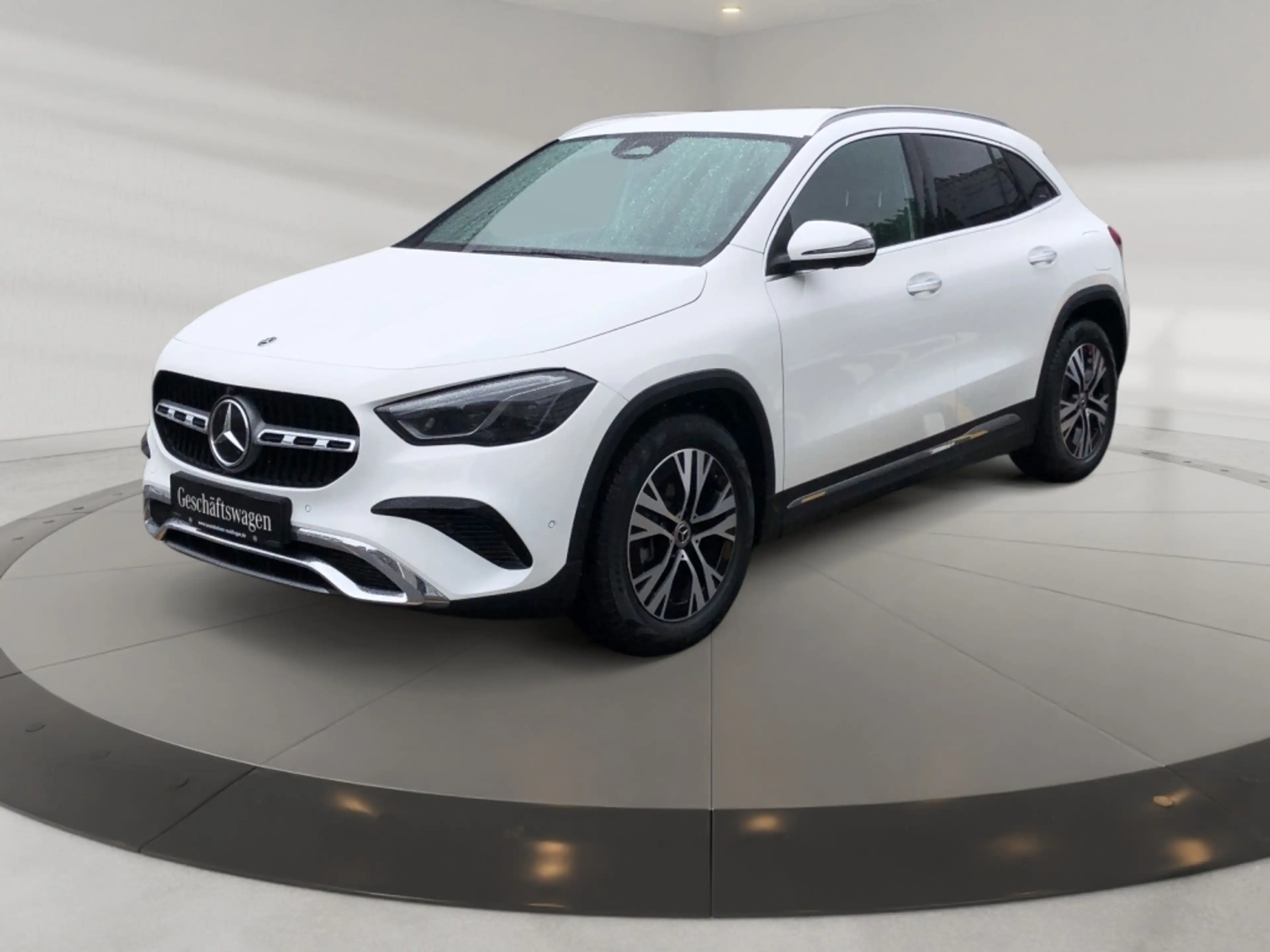 Mercedes-Benz GLA 200 MBUX+Progressive+MBeam+AHK+Wide+360+Cam — photo 2