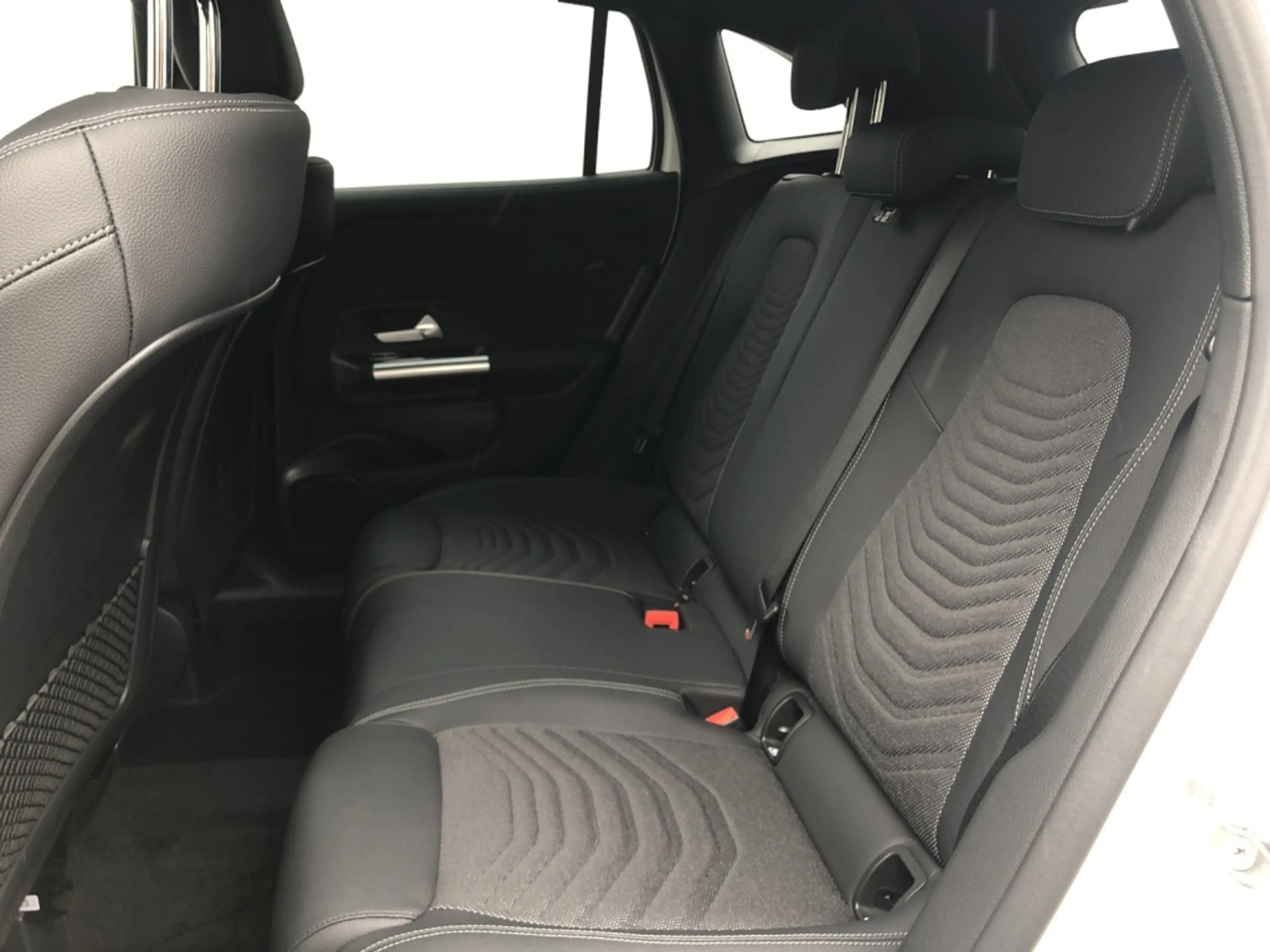 Mercedes-Benz GLA 200 MBUX+Progressive+MBeam+AHK+Wide+360+Cam — photo 11