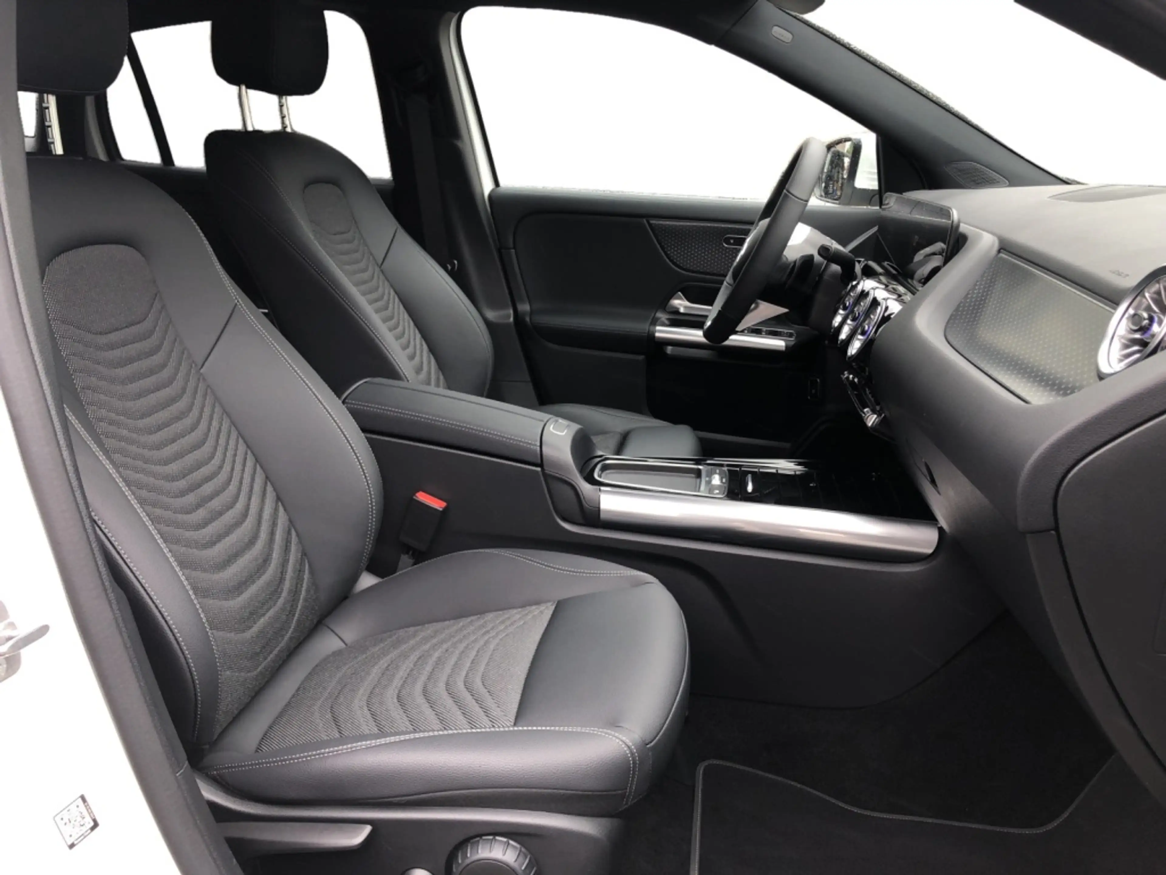 Mercedes-Benz GLA 200 MBUX+Progressive+MBeam+AHK+Wide+360+Cam — photo 10