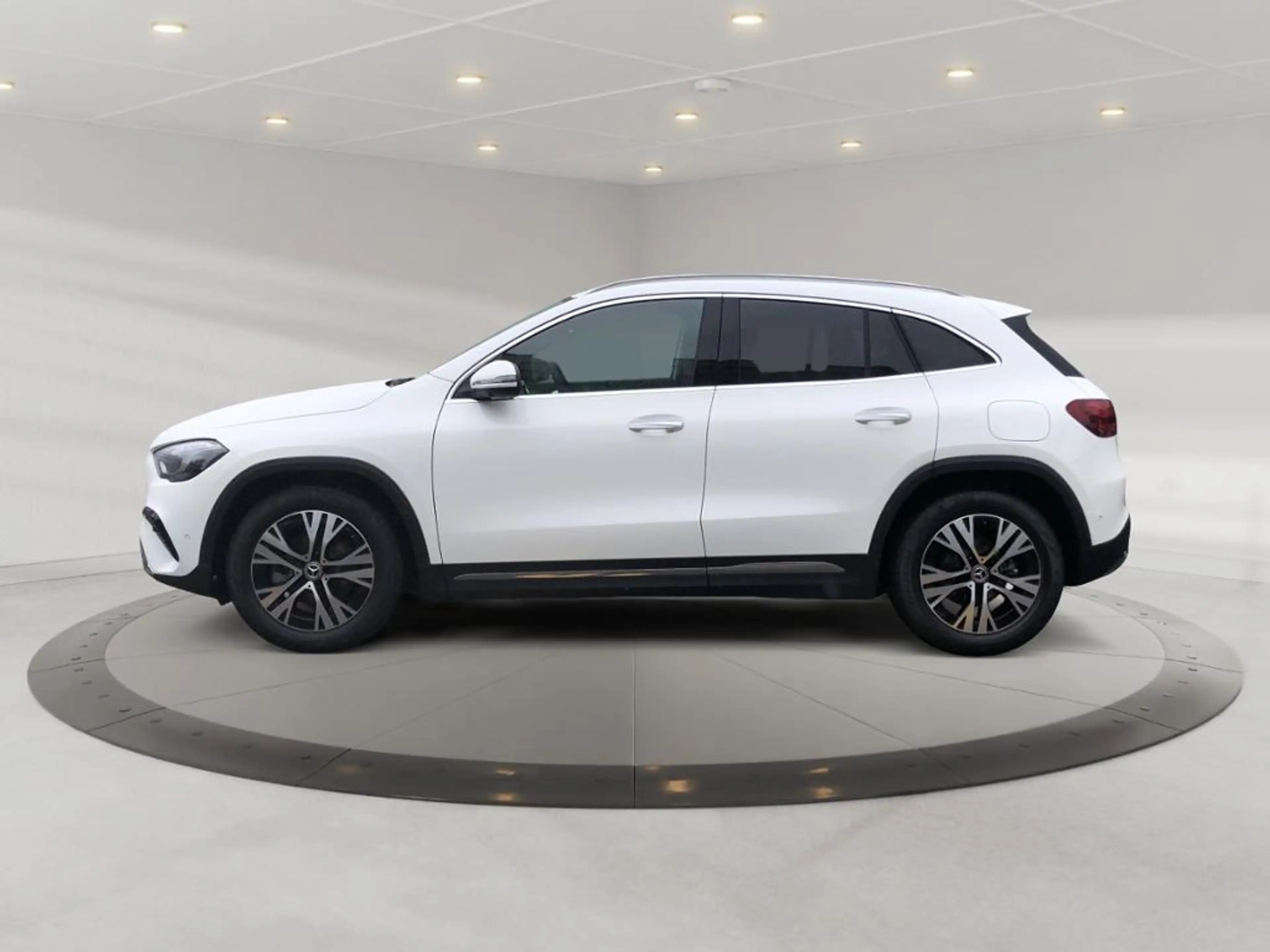 Mercedes-Benz GLA 200 MBUX+Progressive+MBeam+AHK+Wide+360+Cam — photo 5