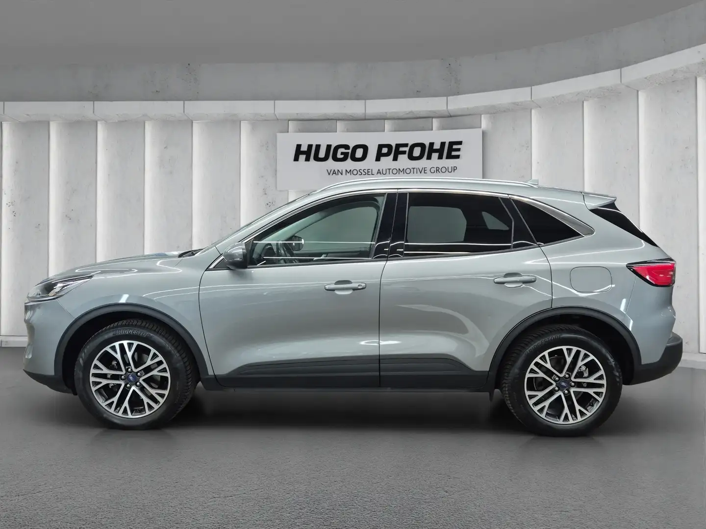 Ford Kuga 1.5 EcoBoost Titanium Stříbrná - 2
