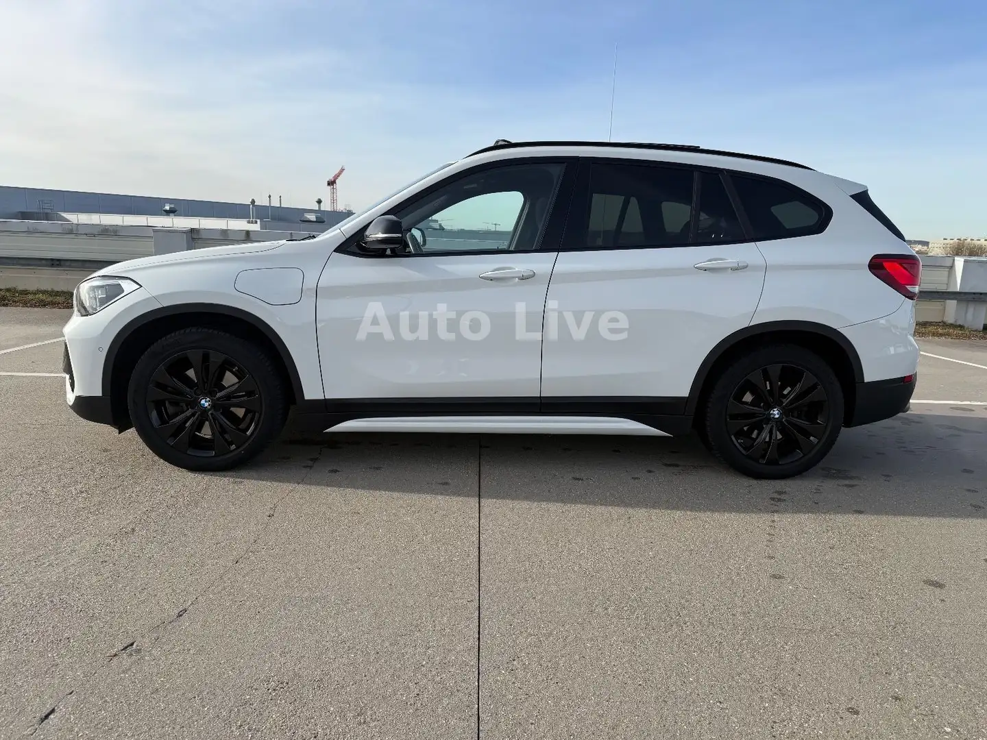 BMW X1 xDrive25e*AUTO*SPORT-LINE*PANO*LED*NAV*KAMERA Blanc - 2
