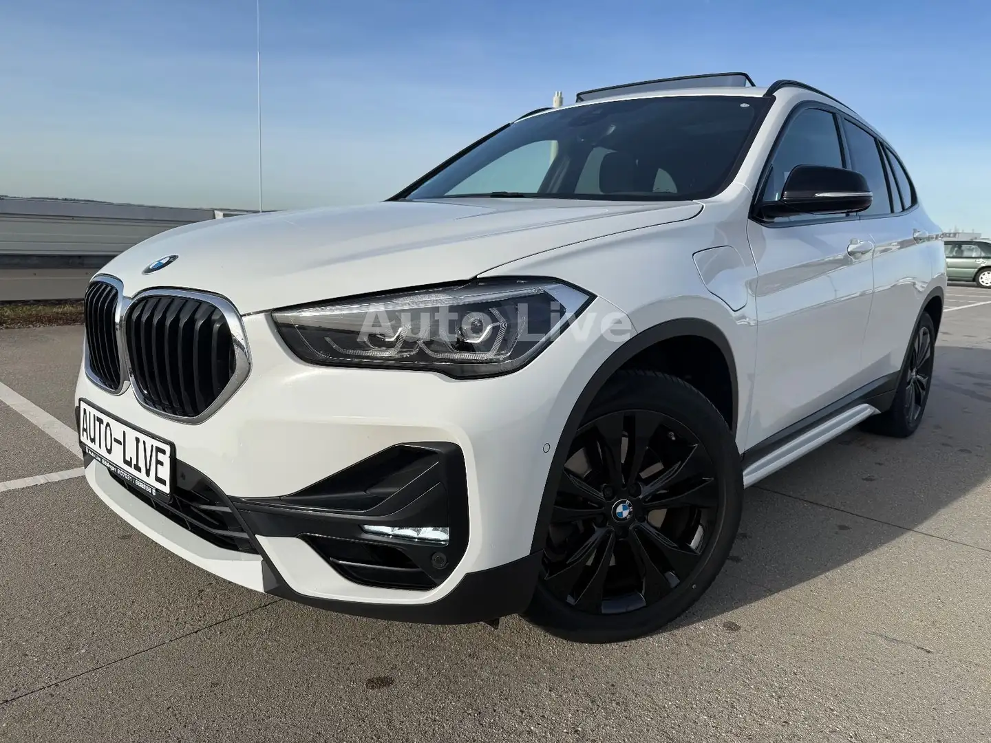 BMW X1 xDrive25e*AUTO*SPORT-LINE*PANO*LED*NAV*KAMERA Blanc - 1