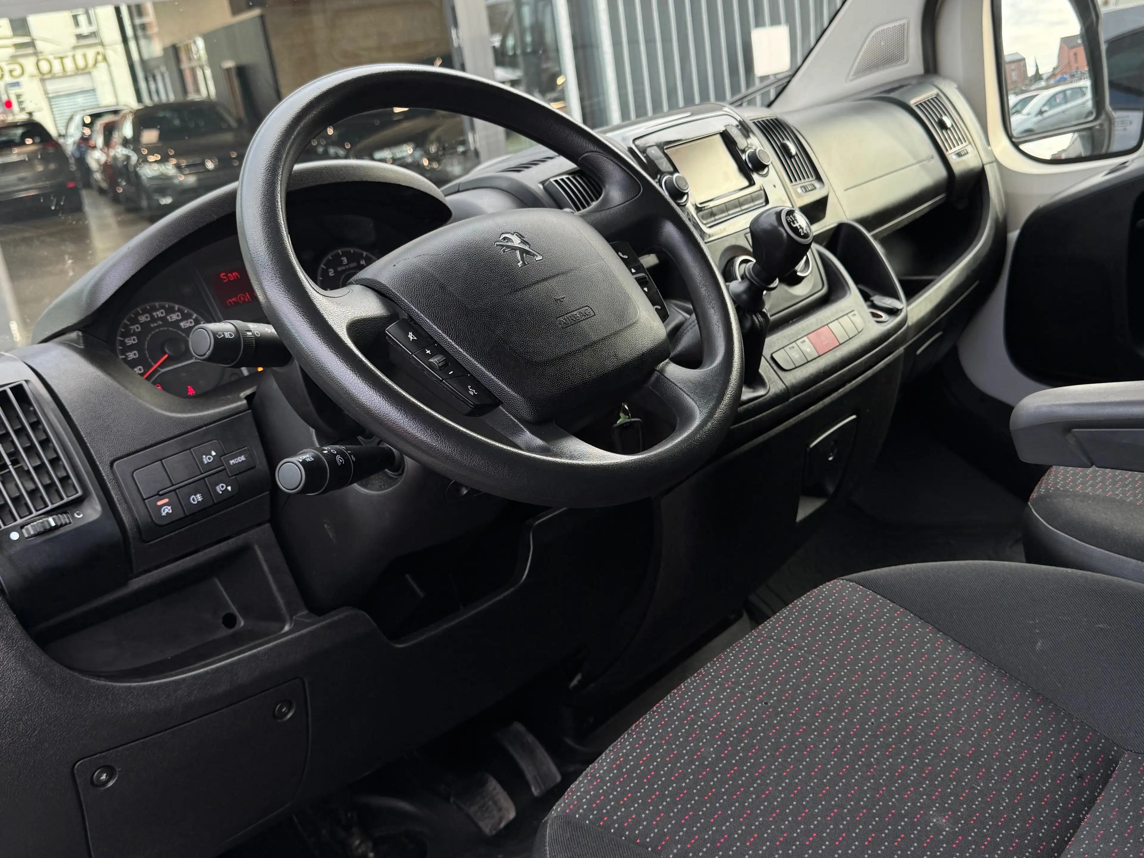 Peugeot Boxer 2.2 BlueHDi / UTILITAIRE / NAVIGATION / 1PROP CARNET — photo 8