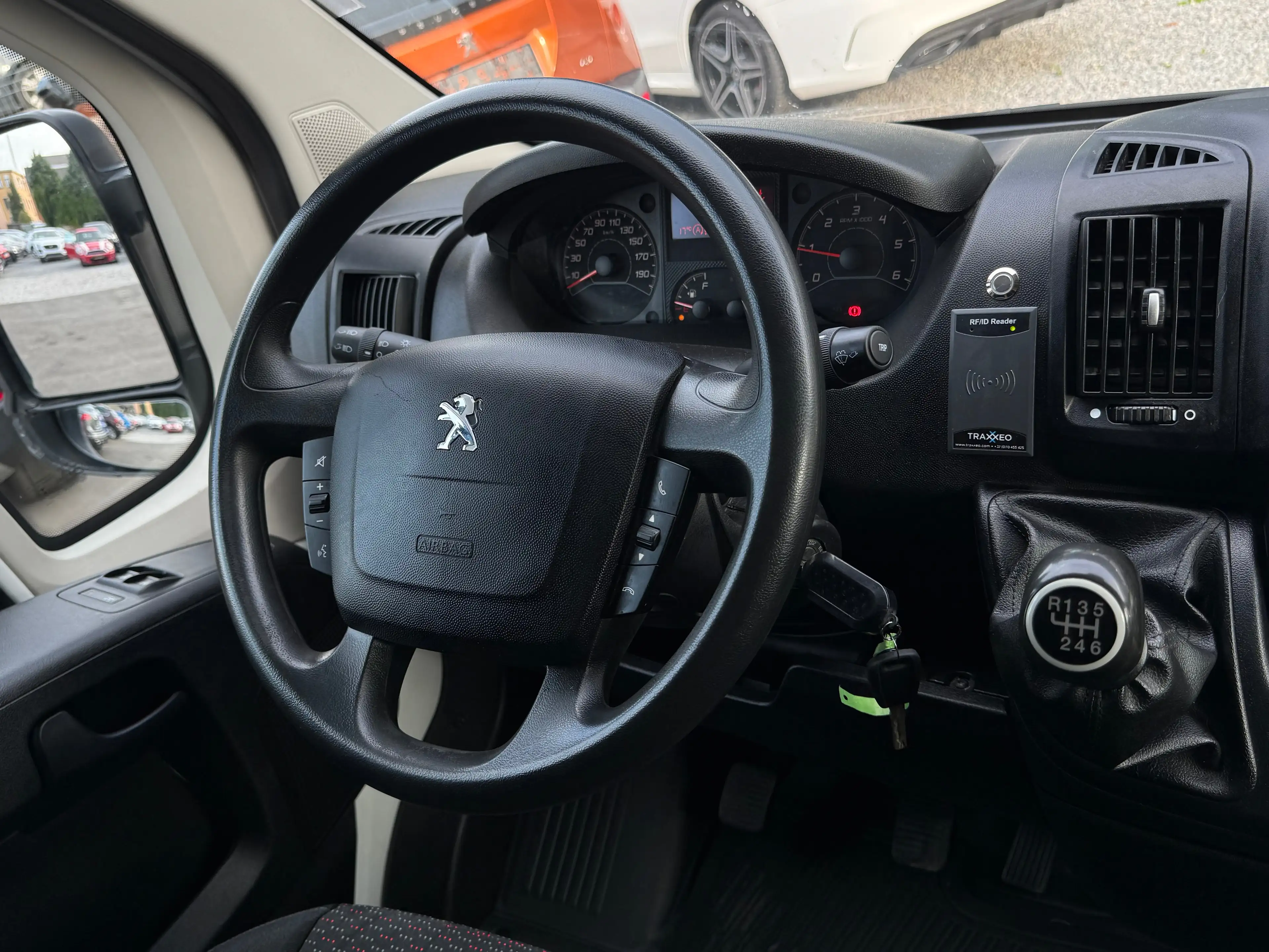 Peugeot Boxer 2.2 BlueHDi / UTILITAIRE / NAVIGATION / 1PROP CARNET — photo 13