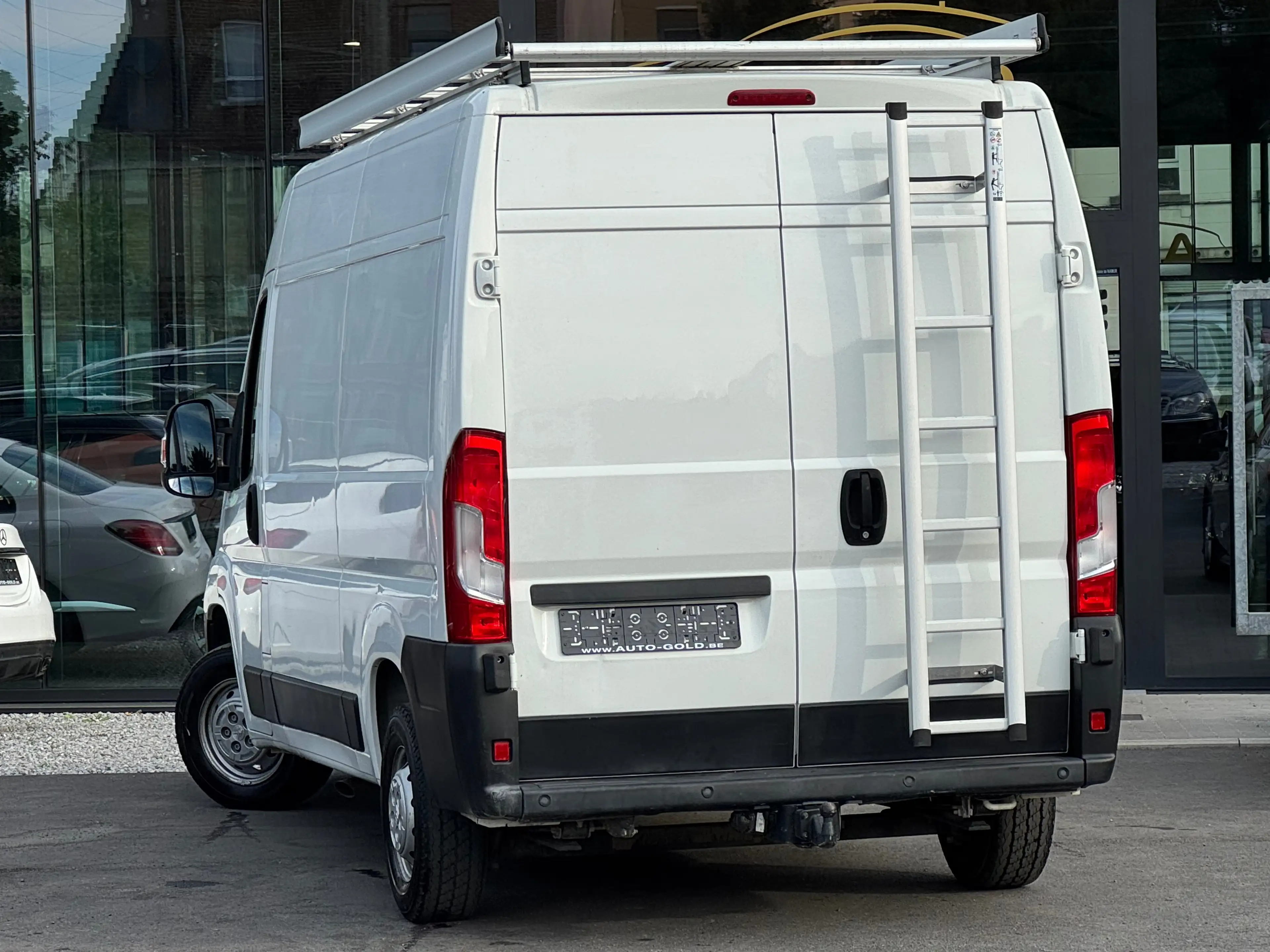 Peugeot Boxer 2.2 BlueHDi / UTILITAIRE / NAVIGATION / 1PROP CARNET — photo 4