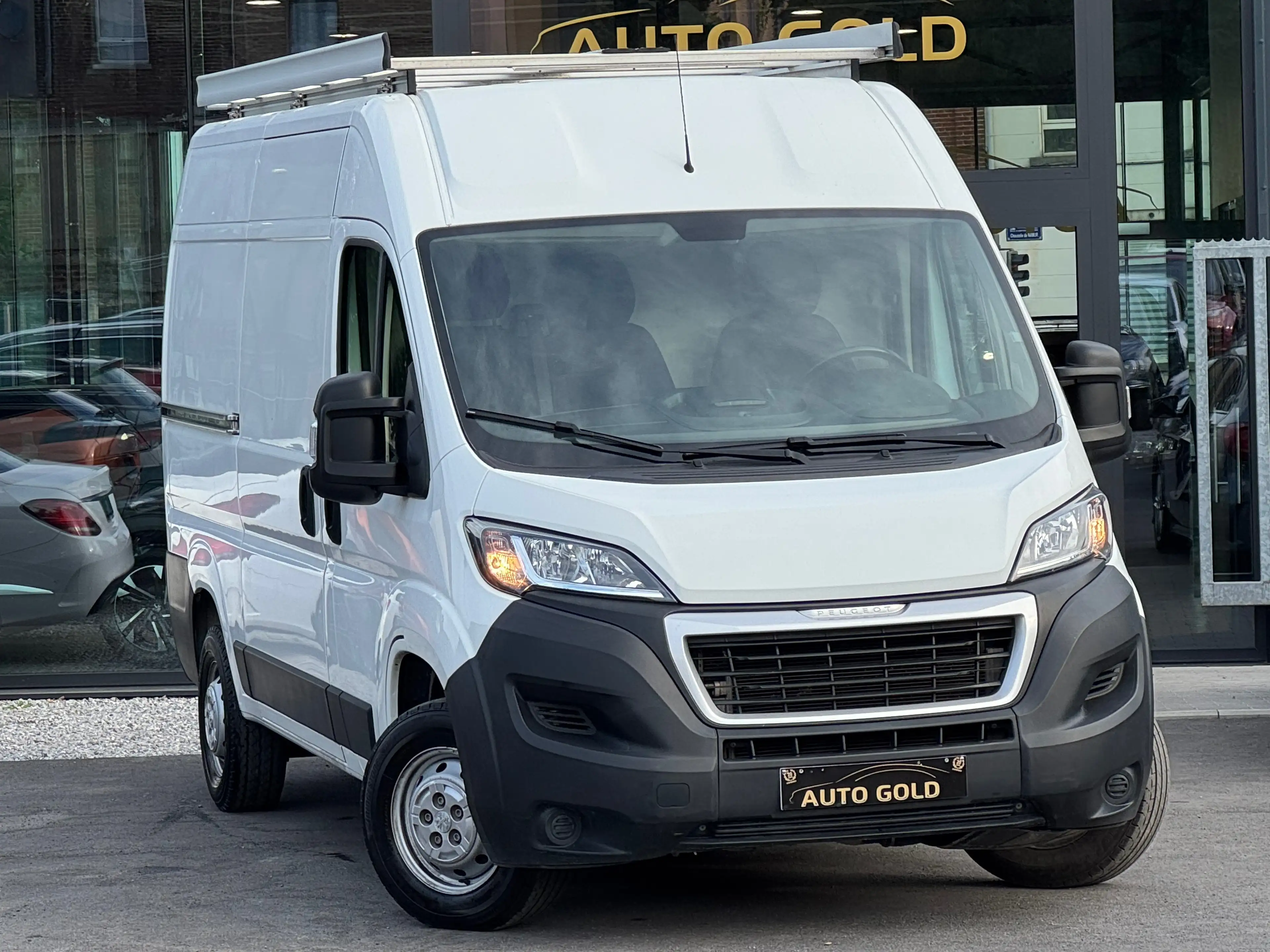 Peugeot Boxer 2.2 BlueHDi / UTILITAIRE / NAVIGATION / 1PROP CARNET — photo 2