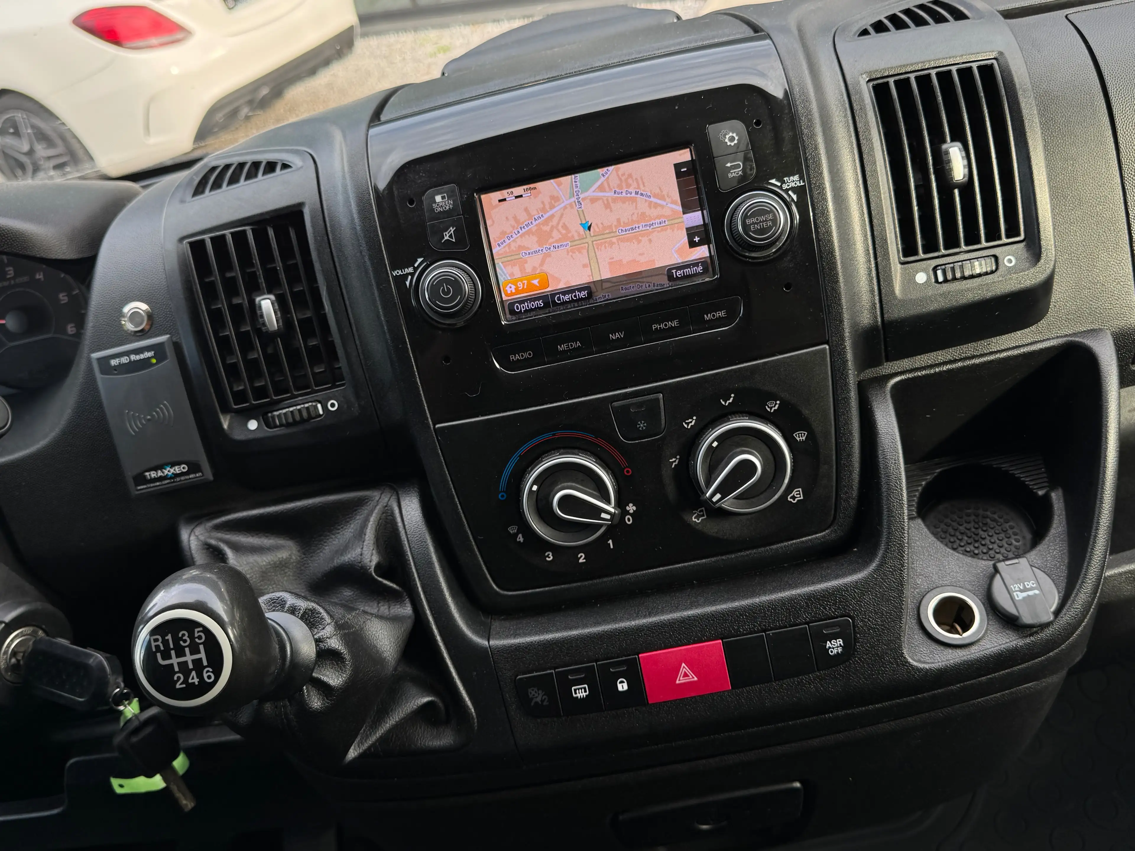 Peugeot Boxer 2.2 BlueHDi / UTILITAIRE / NAVIGATION / 1PROP CARNET — photo 12