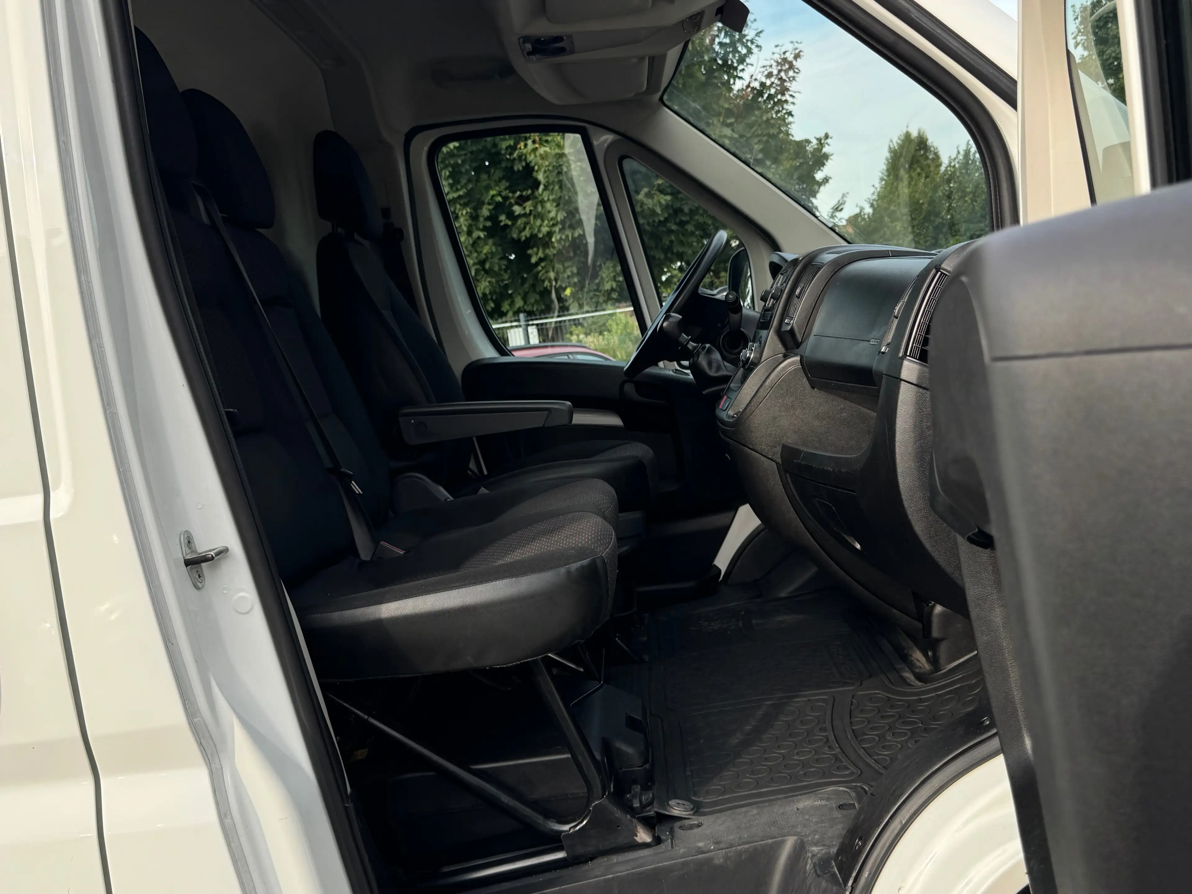 Peugeot Boxer 2.2 BlueHDi / UTILITAIRE / NAVIGATION / 1PROP CARNET — photo 10