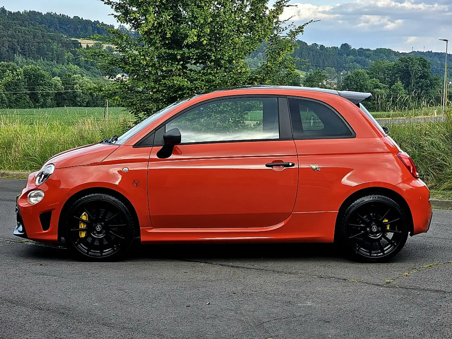 Abarth 695 Abarth 695 "SUPERSPORT" BEATS AUDIO BMC SABELT ... Orange - 2