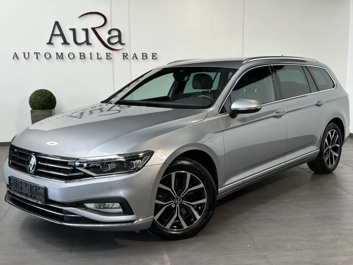 Volkswagen Passat Variant 2.0 TDI DSG Elegance NAV+LED+ACC Stříbrná - 1