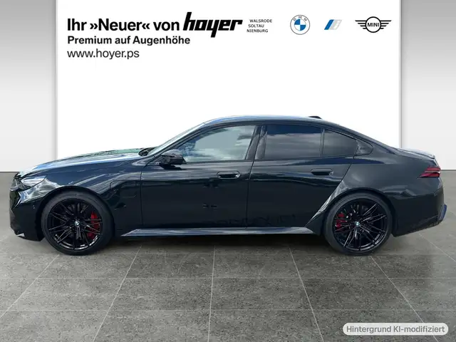 BMW M5 view 3